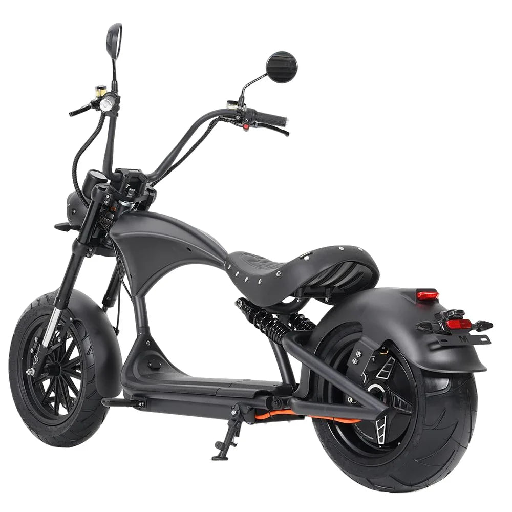Der Mangosteen MANGOSTEEN M1P Citycoco E-Chopper Modell 26 hat ein mattschwarzes Design im Chopper-Stil mit breiten Reifen, gebogenem Rahmen, erhöhtem Lenker und Einzelsitz. Angetrieben von einem 30 Ah Lithium-Ionen-Akku für bis zu 45 km/h.