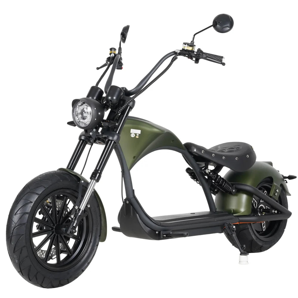 Der Mangosteen MANGOSTEEN M1P Citycoco E-Chopper (Modell 26) ist ein mattgrüner Elektroroller mit 30 Ah Akku, 45 km/h, breiten Reifen, hohem Lenker und Einzelsitz, Front-Links-Perspektive vor weißem Hintergrund.