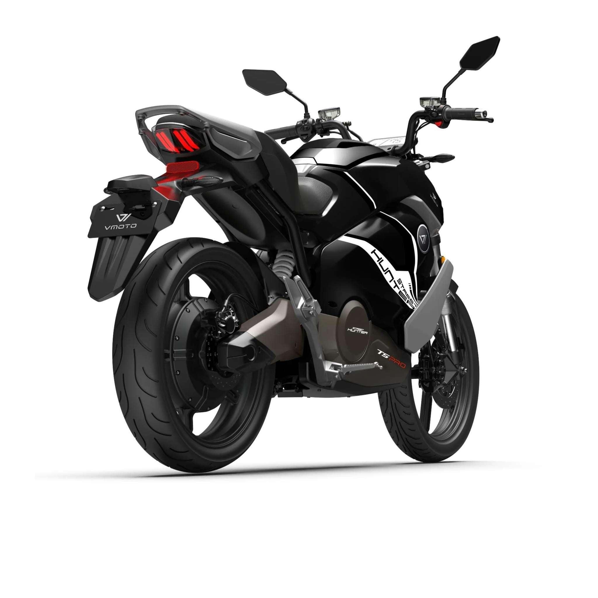 Das VMOTO TS Streethunter Pro E-Motorrad 90 km/h NEU! ist in Schwarz-Weiß aus einer Dreiviertel-Heckansicht auf weißem Hintergrund abgebildet und hebt sein schnittiges Design, die breiten Reifen und die modernen Rückleuchten hervor.