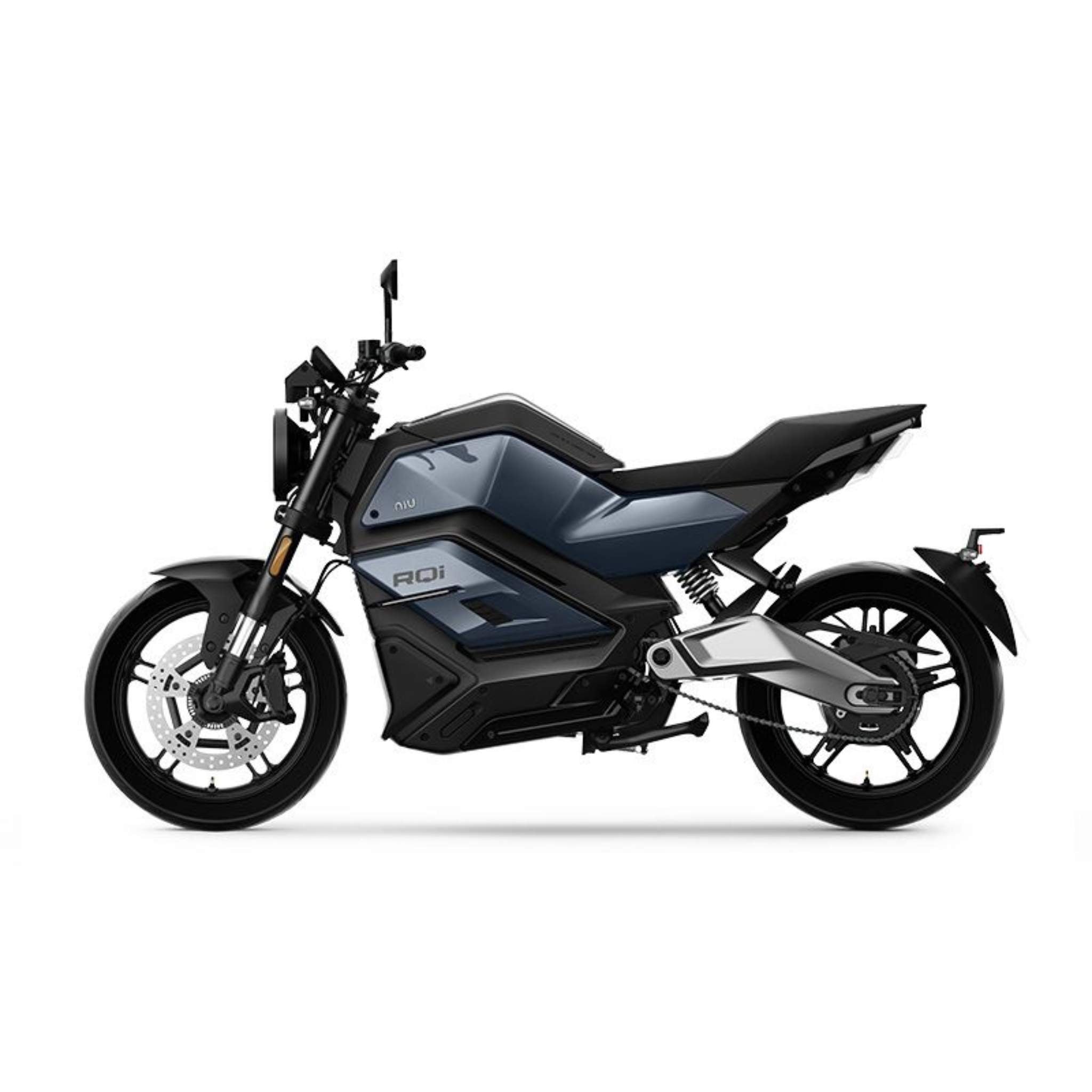 Ein modernes NIU Elektromotorrad RQI Sport 110 km/h in Schwarz und Dunkelblau wird von der Seite gezeigt, wobei das schlanke, kantige Design und die Scheibenbremsen an beiden Rädern hervorgehoben werden.