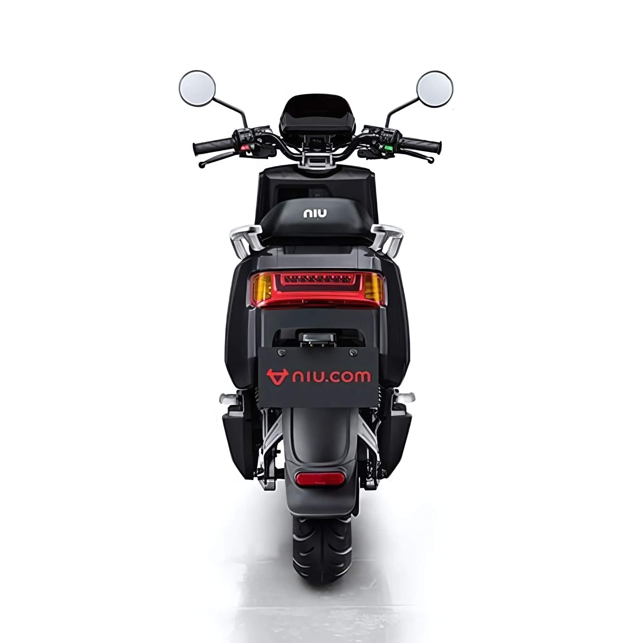 Rückansicht des schwarzen NIU Elektroroller Motorroller NQI GTS (2024 Upgrade) 45 km/h, mit Seitenspiegeln, Lenkerbedienelementen und einem Rücklicht mit "niu.com" auf dem Kotflügel, das moderne Elektromobilität auf weißem Grund präsentiert.