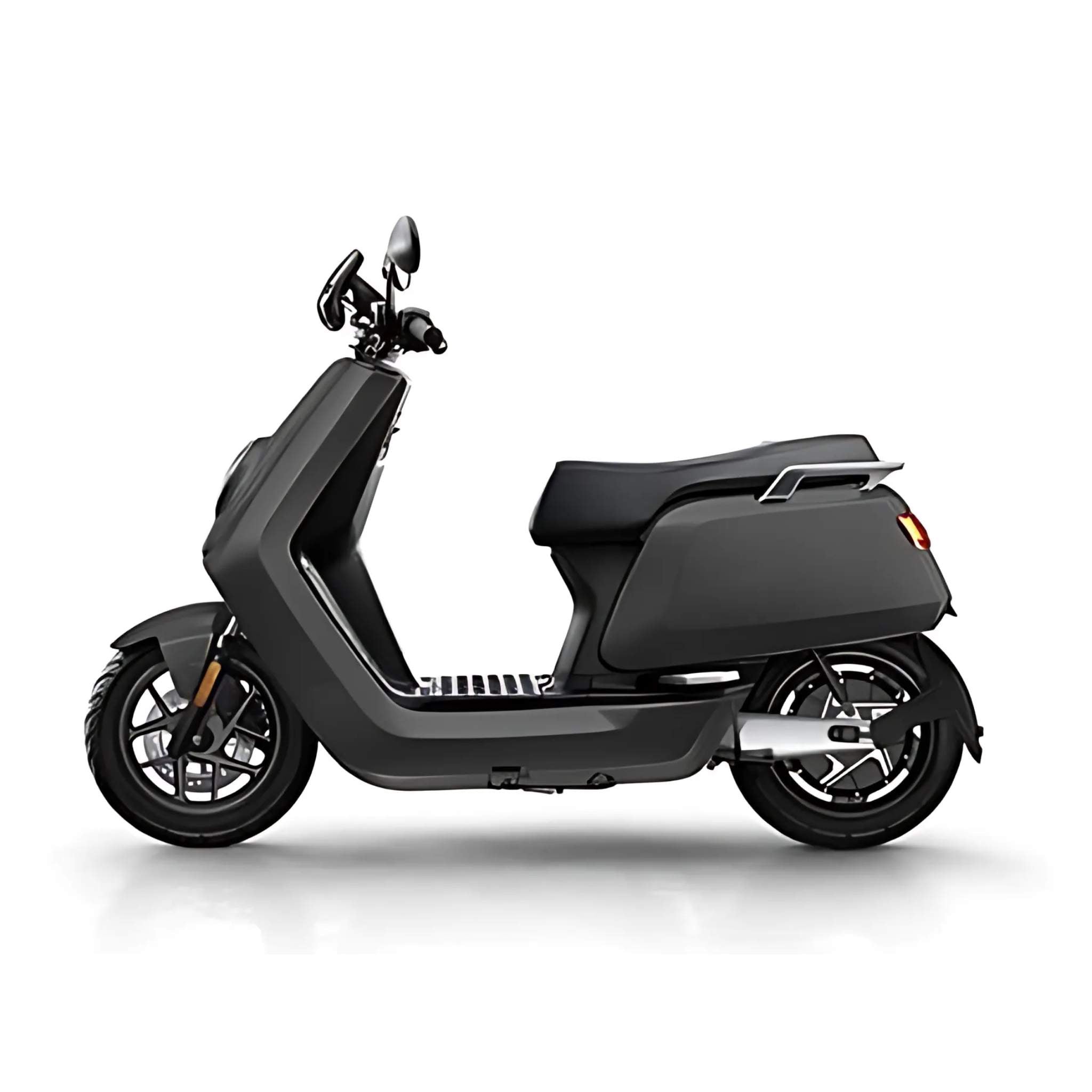 Der NIU Elektroroller Motorroller NQI GTS (2024 Upgrade) 45 km/h ist ein moderner schwarzer E-Scooter mit schlankem Profil, Durchstiegsrahmen, Digitalanzeige und Leichtmetallrädern - ideal für die stilvolle Mobilität in der Stadt.