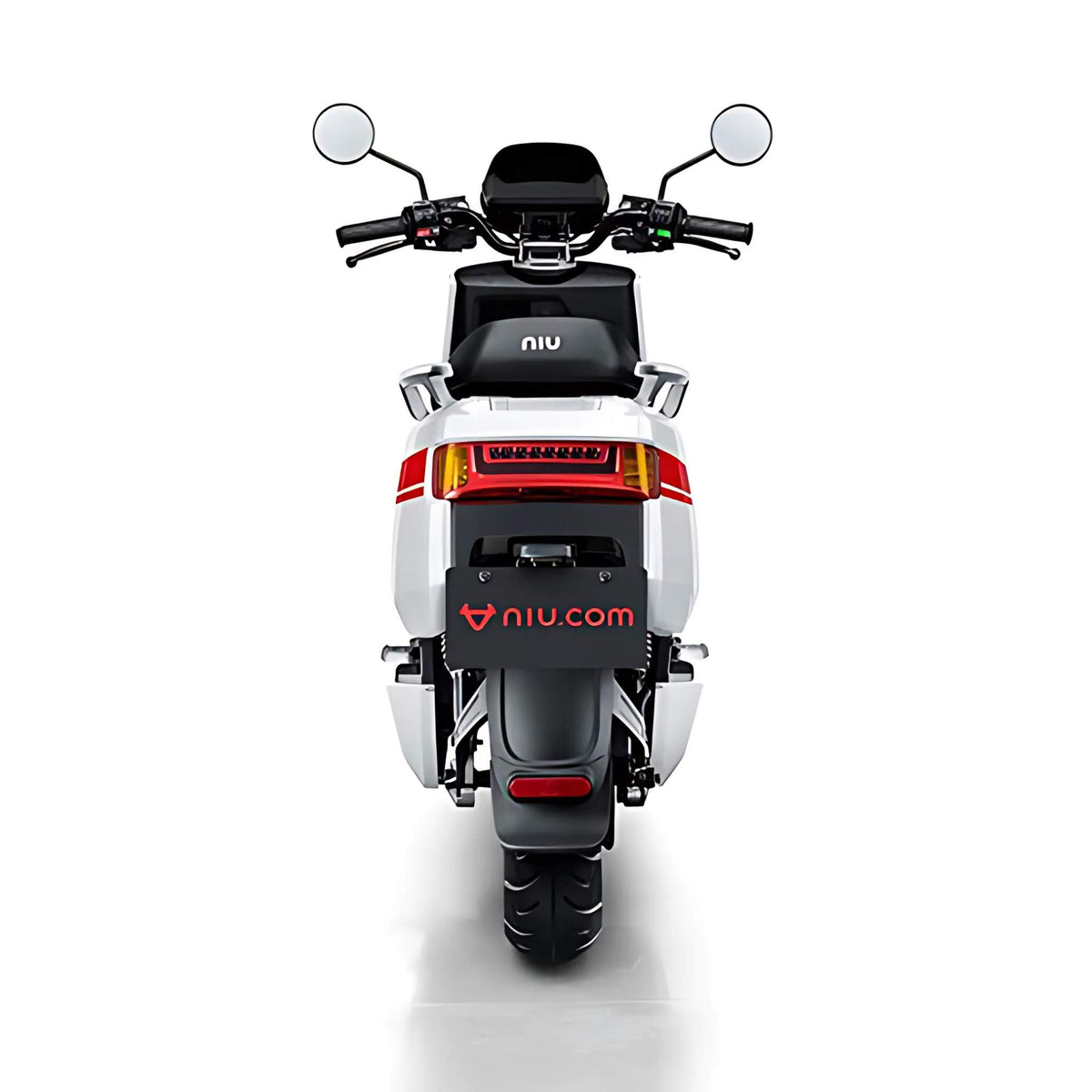Rückansicht des weißen NIU Elektroroller Motorroller NQI GTS (2024 Upgrade) 45 km/h, mit Hervorhebung von Sitz, Spiegeln, Lenker, Rücklicht und niu.com-Kennzeichen - ideal für Elektromobilitäts-Fans vor einem schlichten Hintergrund.