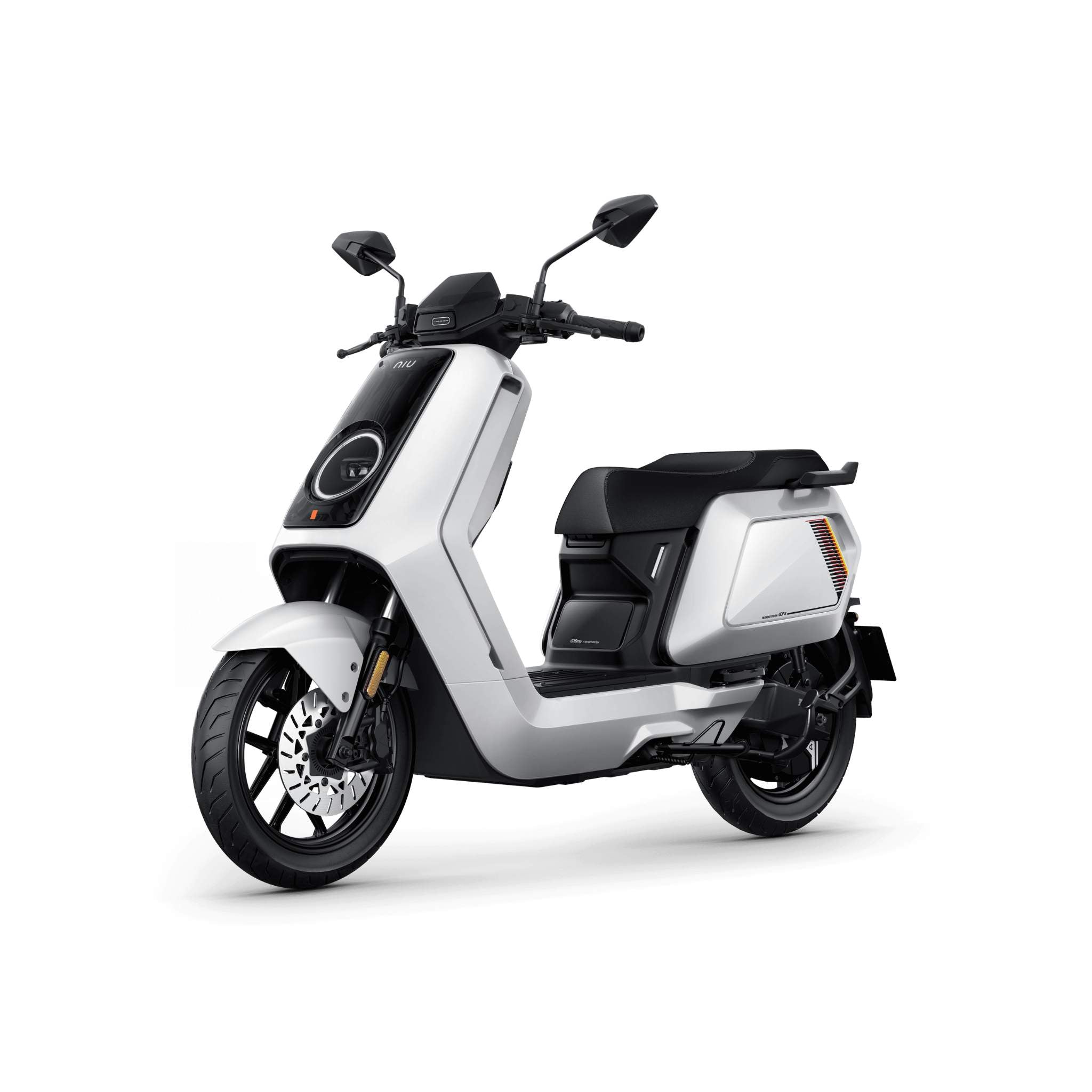Der NIU NQiX 500 Elektroroller E-Scooter Motorroller mit seinem eleganten weißen Design mit schwarzen Akzenten, dem kompakten Rahmen, dem digitalen Display und dem kantigen Design von NIU wird auf einem schlichten weißen Hintergrund gezeigt.