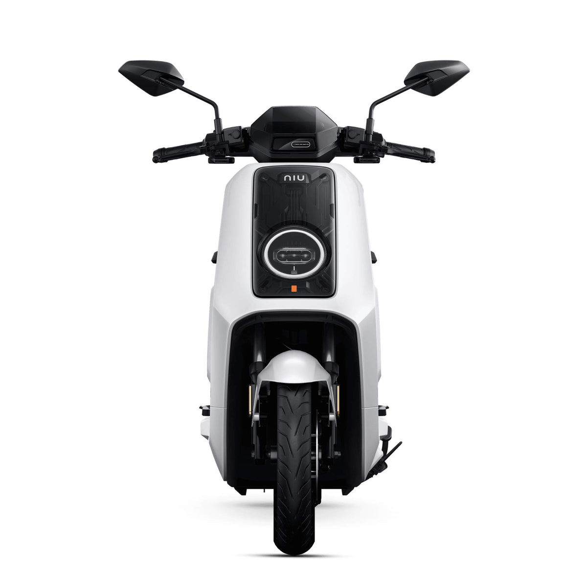 Vorderansicht des NIU NQiX 500 Elektroroller E-Scooter von NIU mit elegantem weißem Design, schwarzem Lenker und Spiegeln, rundem Scheinwerfer und breitem Vorderreifen. Der moderne Motorroller erreicht Geschwindigkeiten von bis zu 100 km/h.