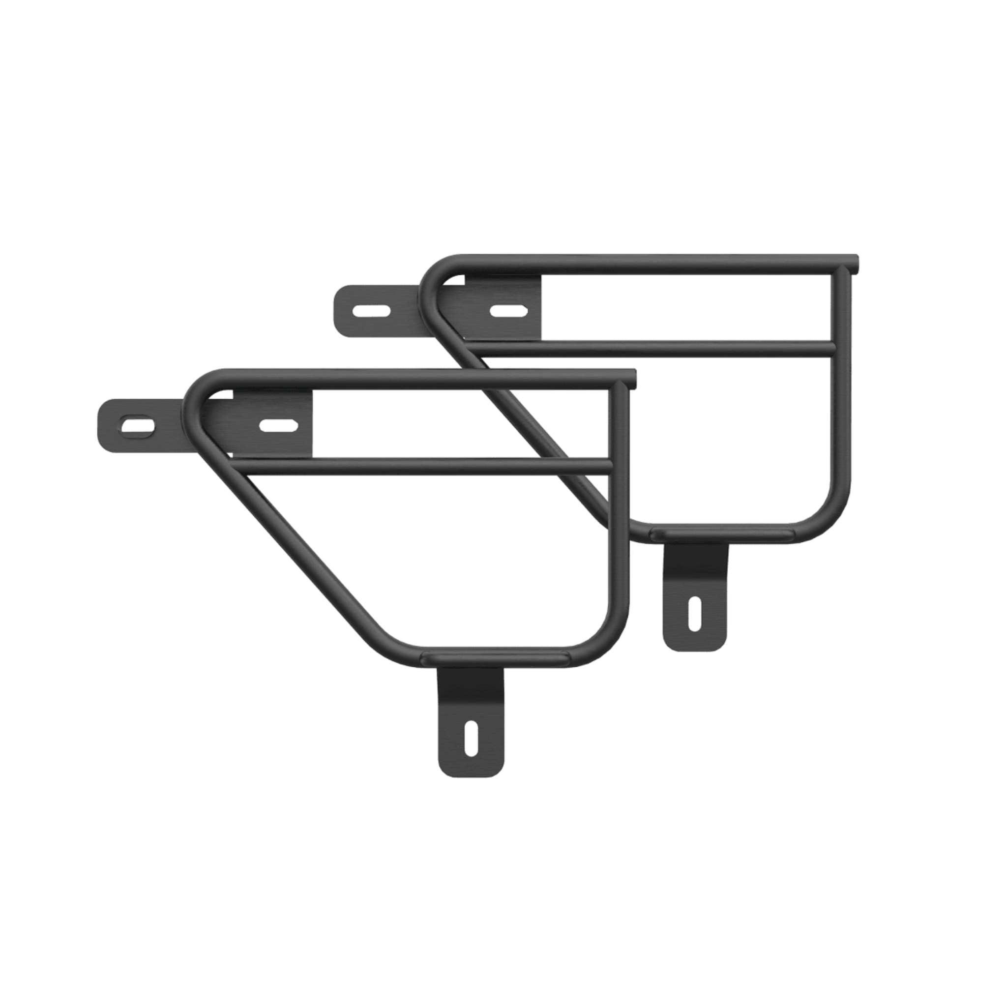 A Set Seitenträger für Coopop Rugged GS von Coopop: zwei schwarze Metallträger mit geometrischen Dreiecksformen, Befestigungslöchern und flachen Laschen für die Oberflächenbefestigung, nebeneinander auf weißem Hintergrund.