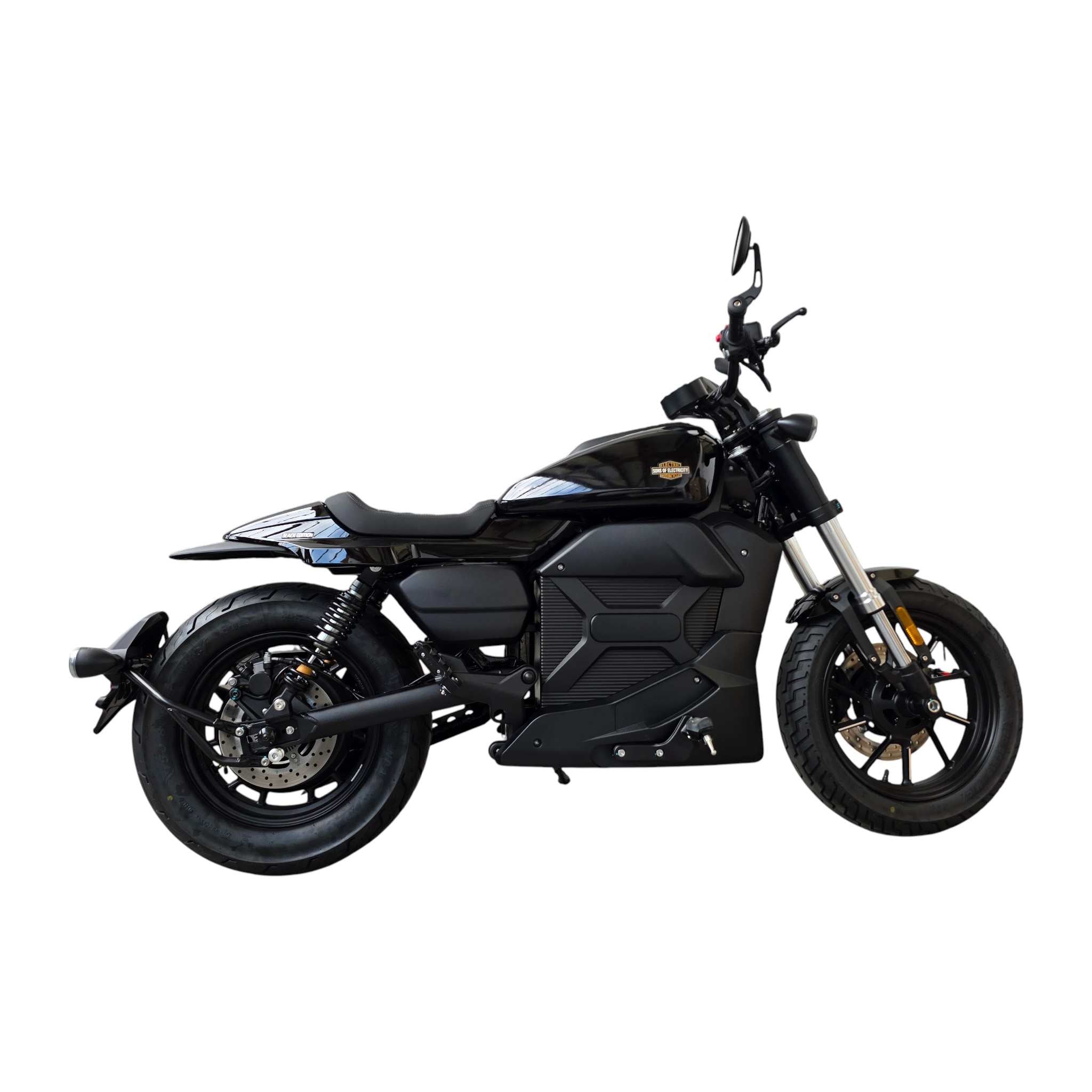 Seitenansicht des Black-X Edition - CityTwister Shadow Elektromotorrad von SONS OF ELECTRICITY: schnittiges schwarzes Design, ausgestellter Rahmen, kantige Verkleidungen - Zero Emission Bike Style für echte Individualisten. Jetzt mit 45 A Schnelladegerät. Isoliert auf weißem Hintergrund.