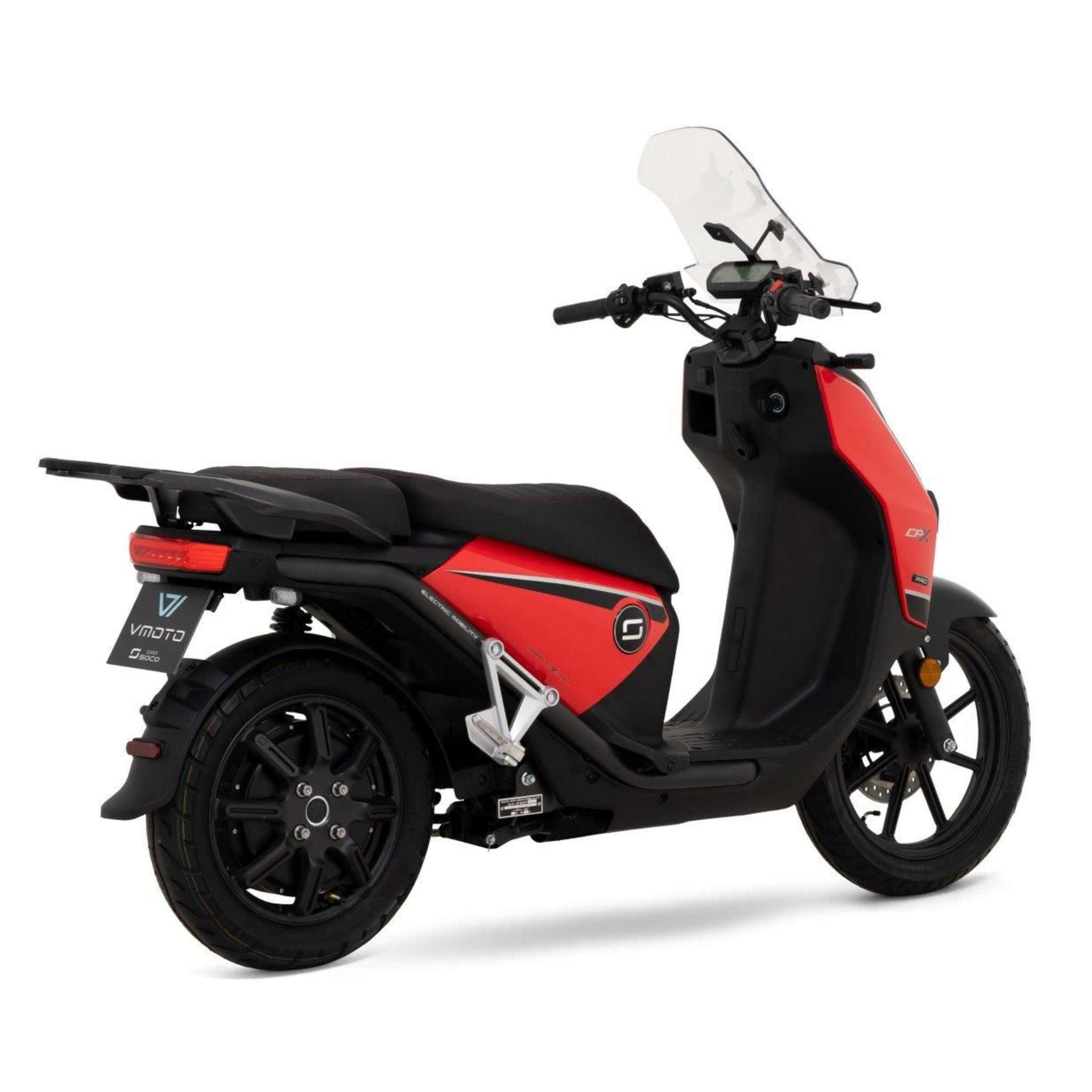 Der Super Soco CPX Pro 105 km/h von Super Soco ist ein moderner rot-schwarzer Elektroroller mit Windschutzscheibe, schwarzem Sitz und Leichtmetallrädern, dargestellt von der Rückseite auf weißem Hintergrund. Er erreicht eine Geschwindigkeit von bis zu 105 km/h.