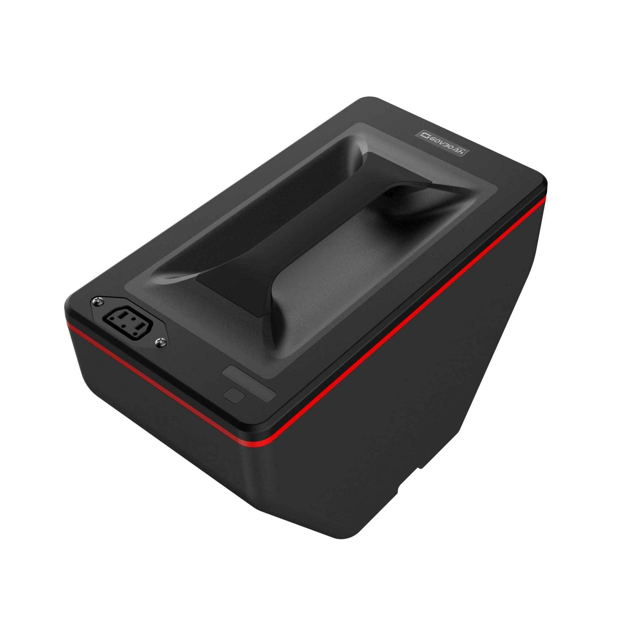 Der Super Soco CUx Pro Elektroroller ist ein schwarzer E-Scooter mit rotem Streifen, oberem Griff und seitlichem Stromanschluss. Die Marke Super Soco ist sichtbar-ideal für umweltfreundliche Mobilität bis 45 km/h mit Bosch-Power.