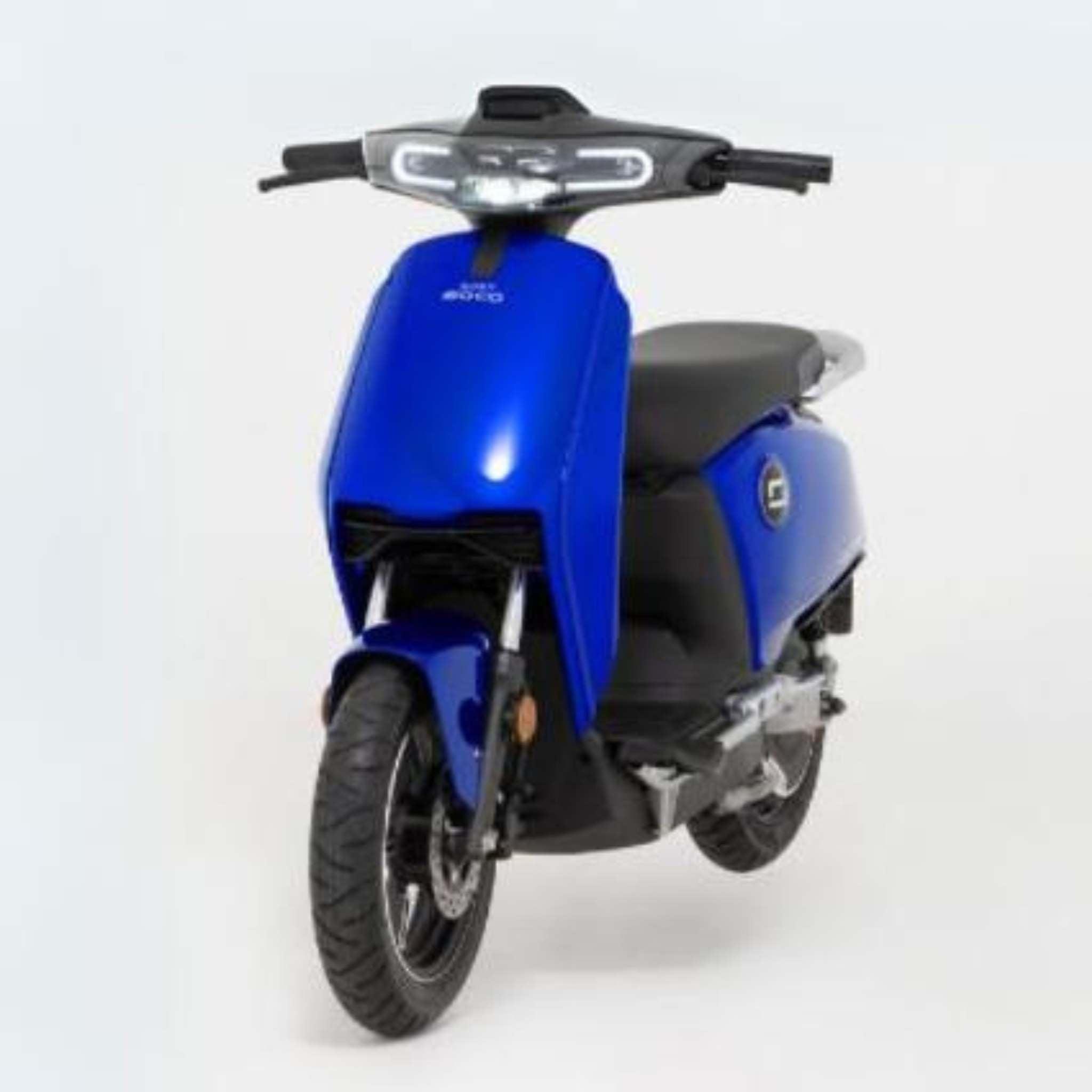 Der Super Soco Elektroroller, E-Roller CUx Pro, ist ein moderner E-Scooter mit leichtem Design, blauer Verkleidung, schwarzem Sitz und LED-Frontlicht - für umweltfreundliche Mobilität bis 45 km/h dank Bosch-Power.