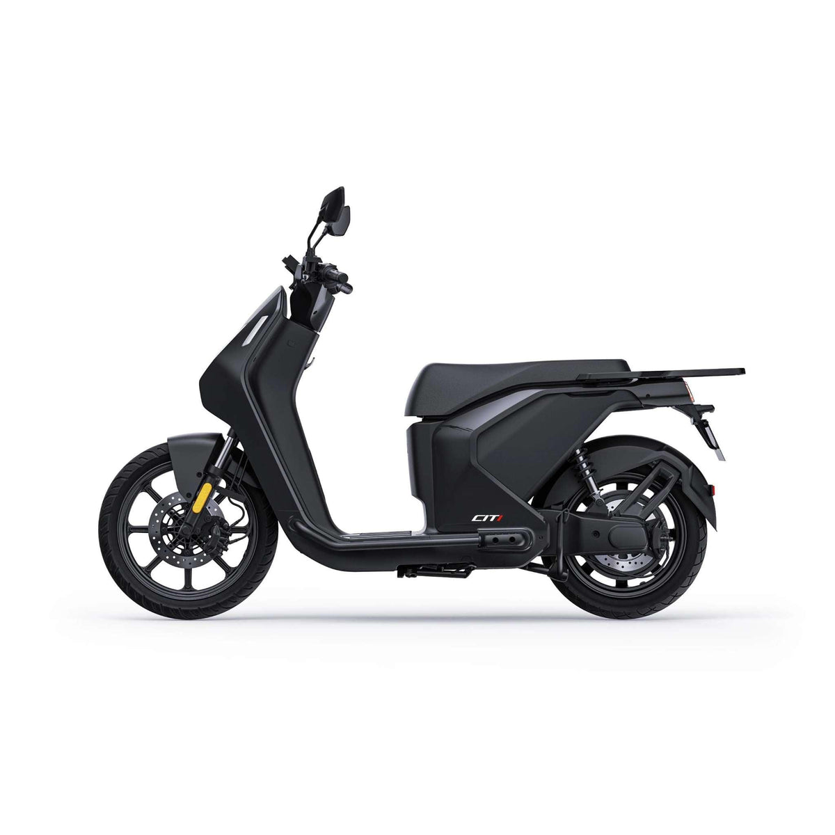 Der VMOTO CITI 74V-30Ah E-Roller ist ein moderner, schwarzer E-Scooter mit minimalistischem Seitenprofil, großen Rädern, einem Gepäckträger hinten und einem kompakten Rahmen; die Höchstgeschwindigkeit beträgt 45 km/h.