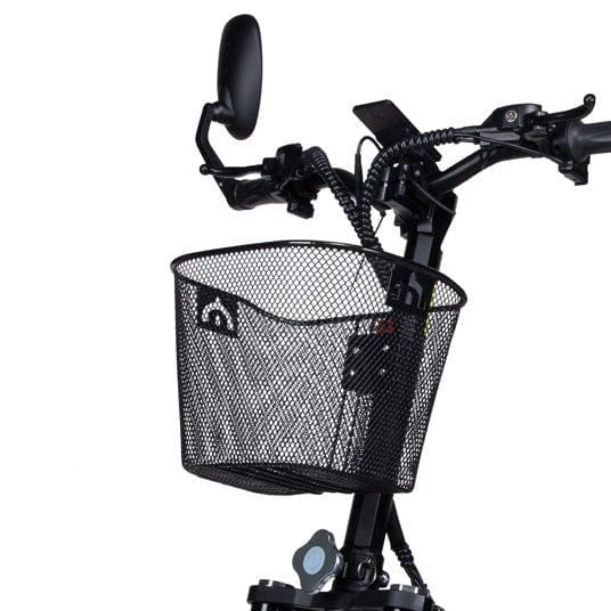 Der Wandler Korb vorne SET für den WANDLER-K/E ist ein schwarzer Drahtgeflecht-Fahrradkorb für den Lenker, kompatibel mit Fahrrädern oder WANDLER-K/E Elektroscootern. Abgebildet mit linkem Rückspiegel, ideal für Fahrten bis zu 20 km/h vor weißem Hintergrund.