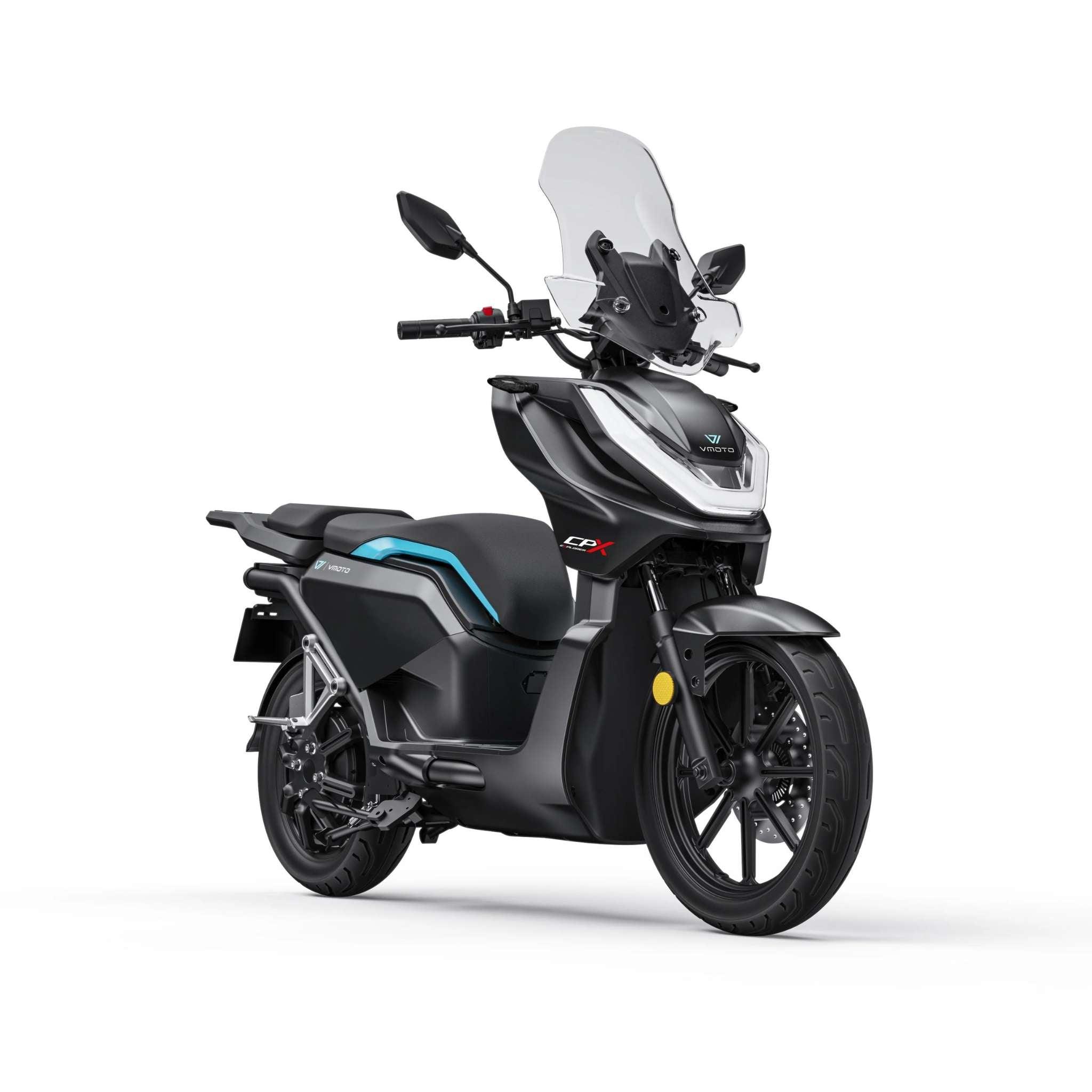Der VMOTO CPX Explorer Elektroroller ABS (105 km/h) - Ausstellungsstück zum Sonderpreis! - ist mit sportlichem Design, blauen Akzenten und Frontscheibe auf weißem Hintergrund abgebildet, perfekt für Ihre nächste Probefahrt in Dortmund.