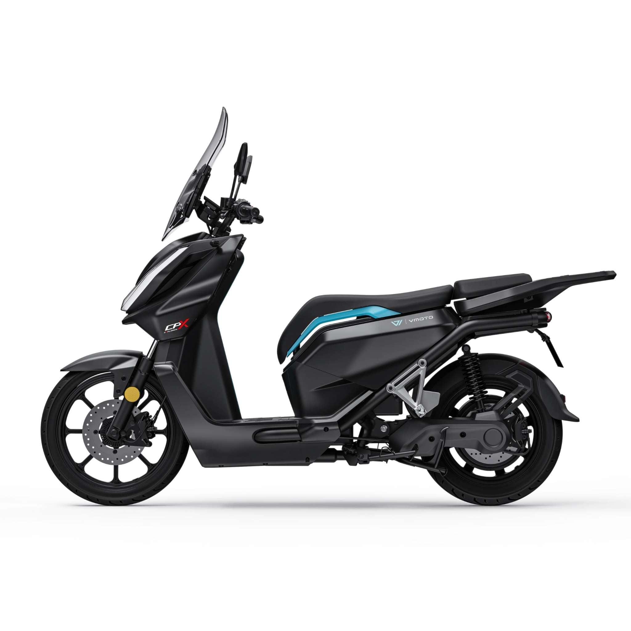 Der VMOTO CPX Explorer ABS Elektroroller (Ausstellungsstück, 105 km/h) in Schwarz mit blauen Akzenten und Windschutzscheibe - Profilansicht auf weißem Hintergrund. Probefahrt in Dortmund verfügbar!.