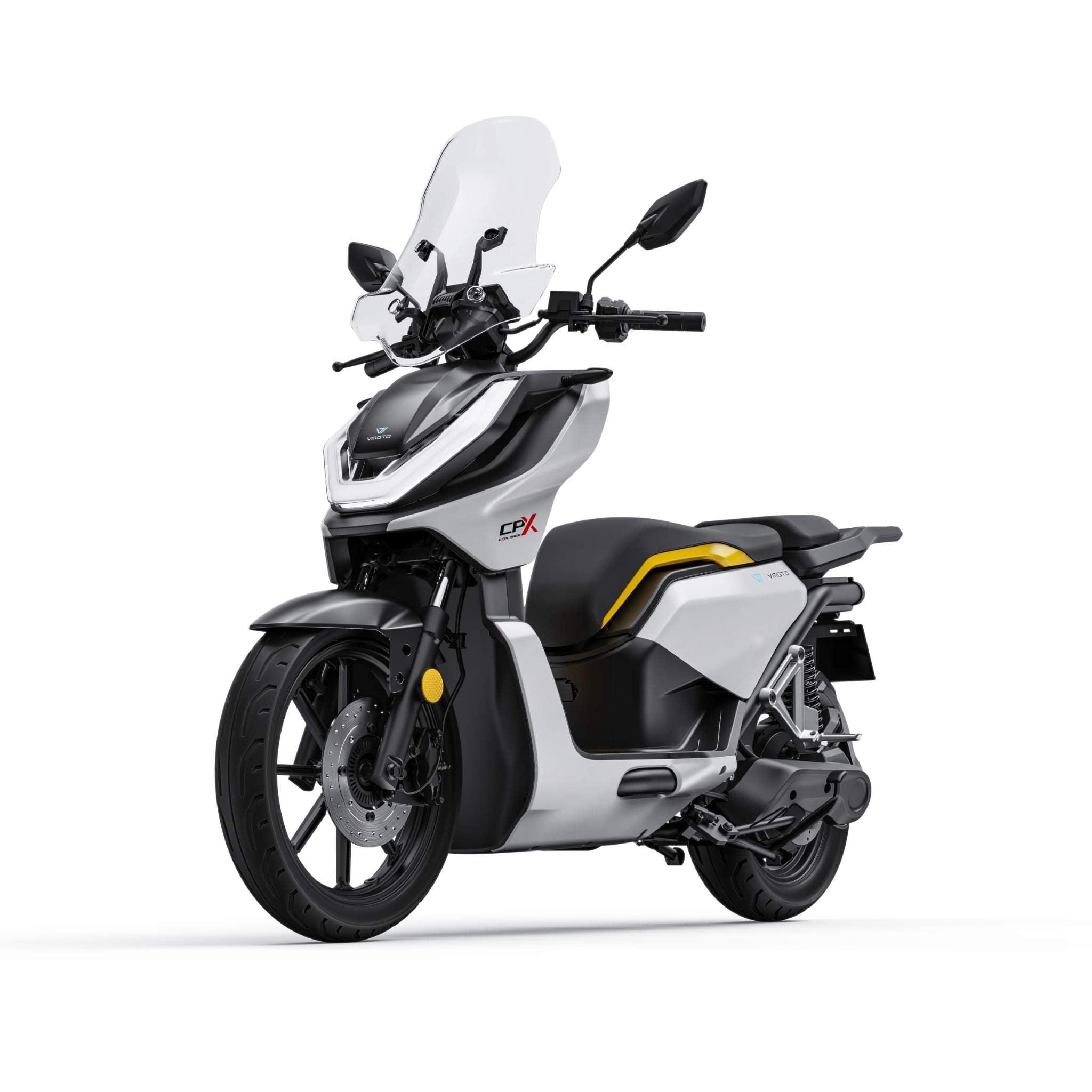 Der VMOTO Elektroroller CPX Explorer ABS (105 km/h, TYP 2) in Weiß und Schwarz mit gelben Akzenten, großer Windschutzscheibe und sportlich-kompaktem Design steht von vorne links auf einem schlichten weißen Hintergrund.