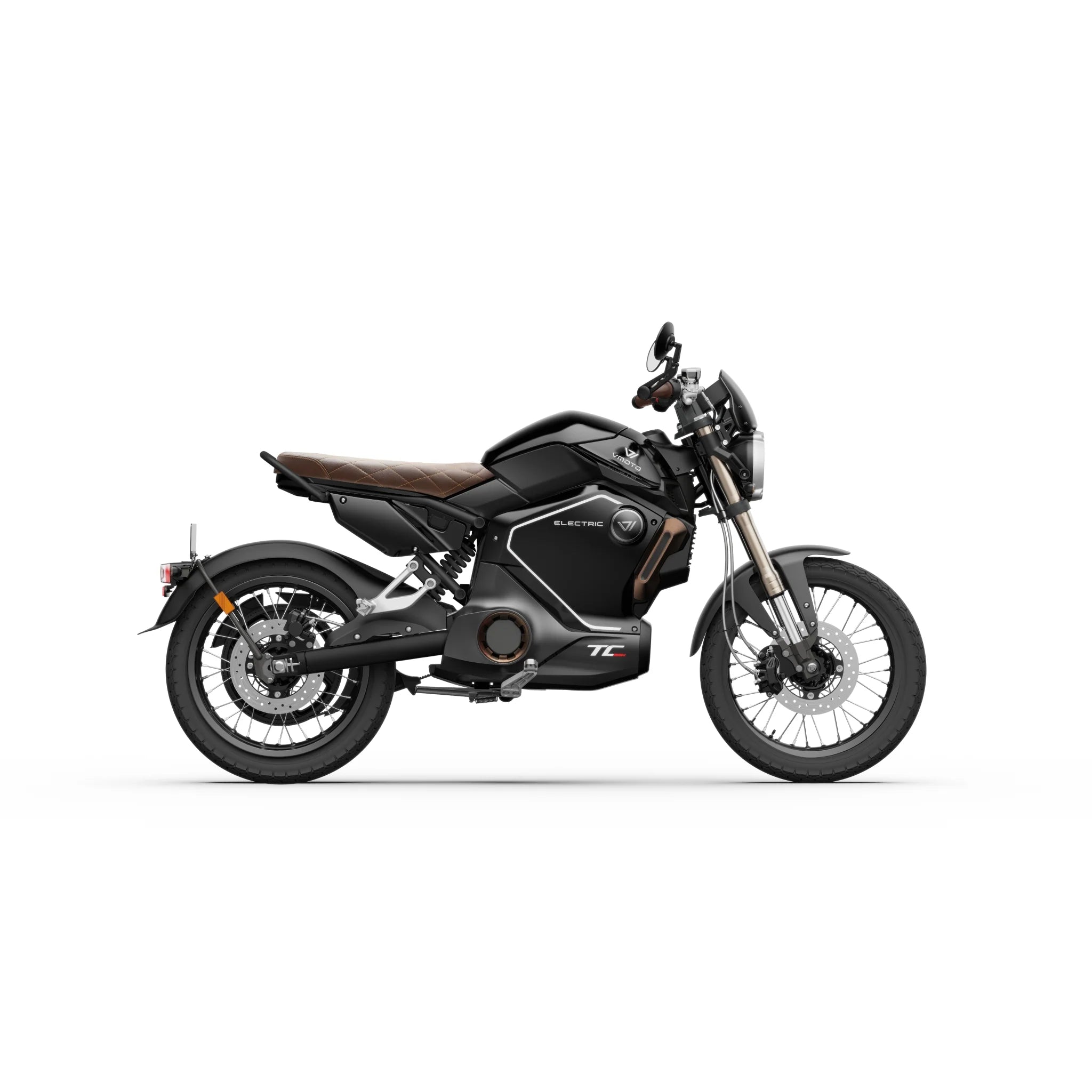 Seitenansicht des E-Motorrads „Super Soco TC MAX 95 km/h“ in Schwarz mit braunem Ledersitz, Speichenrädern und minimalistischem Design, fotografiert vor weißem Hintergrund – ein Beispiel für den innovativen Stil von Super Soco.