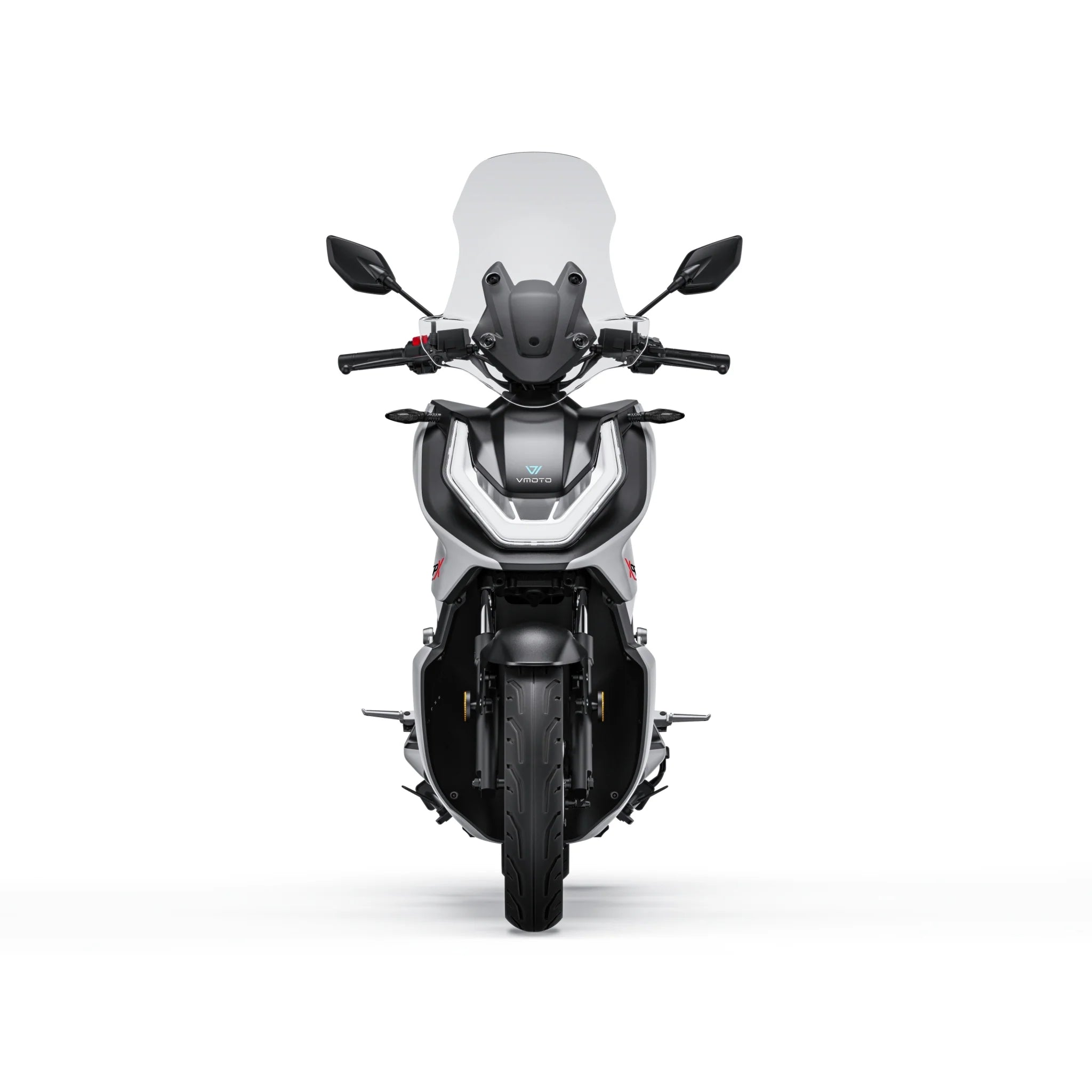Frontansicht des VMOTO Elektrorollers CPX Explorer ABS 105 km/h 74Volt|2x45Ah in schwarz und silber mit hoher Windschutzscheibe, Doppelspiegeln und schnittigem Design, dargestellt auf weißem Hintergrund. Angetrieben von einem starken 74 Volt System.