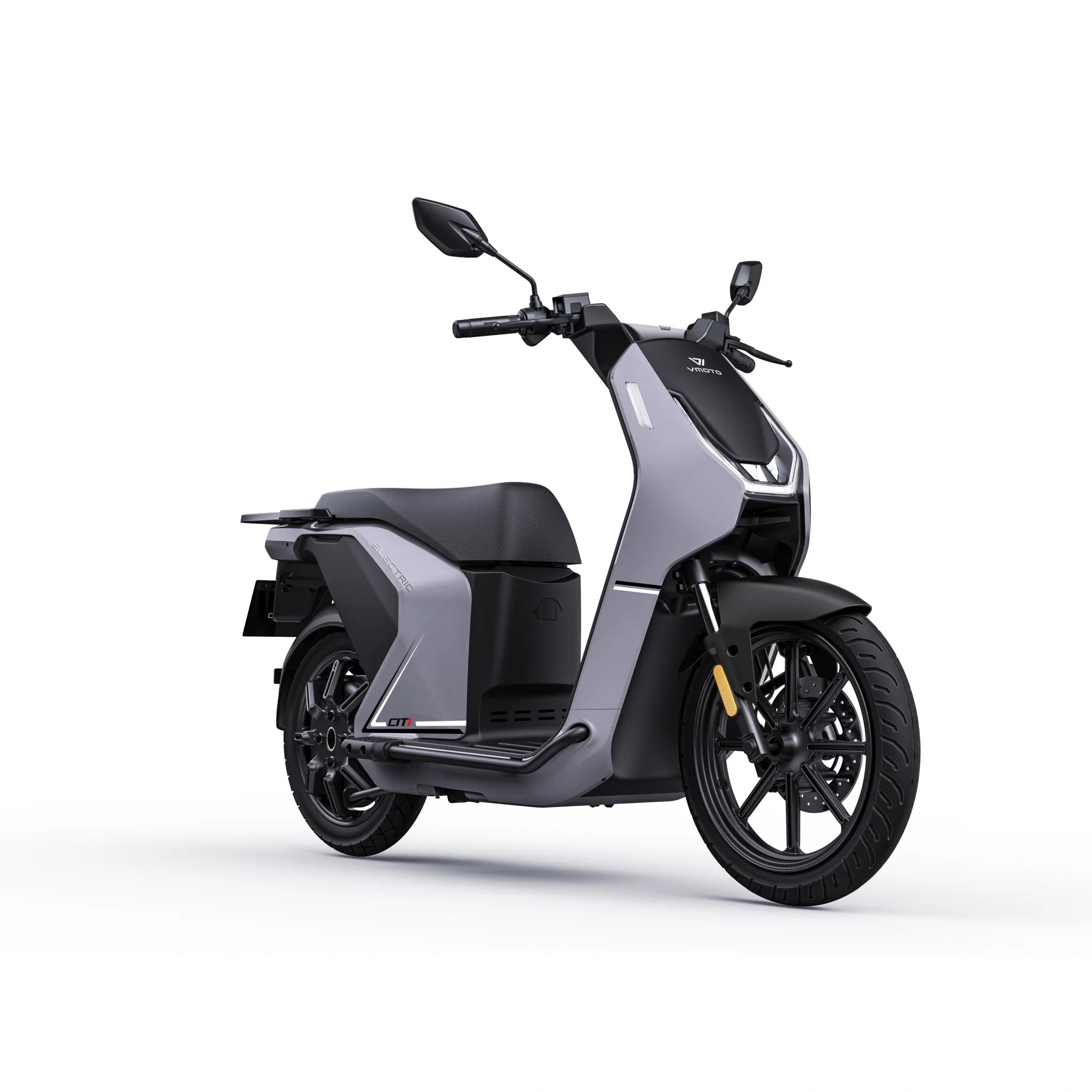 Grauer VMoto CITI Elektroroller, vordere Dreiviertelansicht von rechts – 74V/2×30Ah, 45 km/h (L1e). SONS OF ELECTRICITY, Dortmund, Deutschland.
