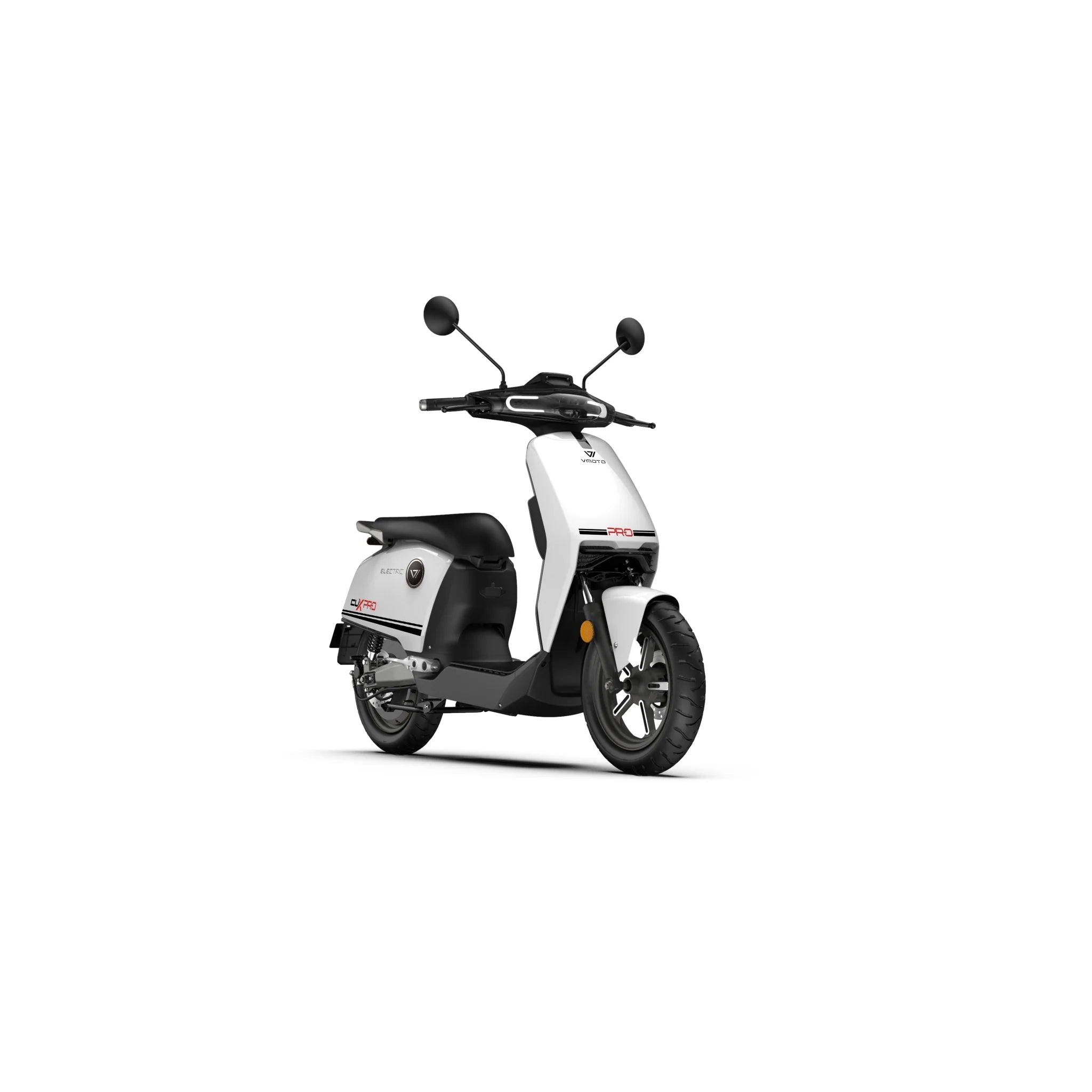Ein eleganter weißer Super Soco Elektroroller CUX Pro mit schwarzen Details und Bosch-Power wird auf weißem Hintergrund gezeigt. Von vorne links gesehen, hat dieser 45 km/h schnelle E-Scooter Seitenspiegel, Scheinwerfer und ein kompaktes, minimalistisches Design.