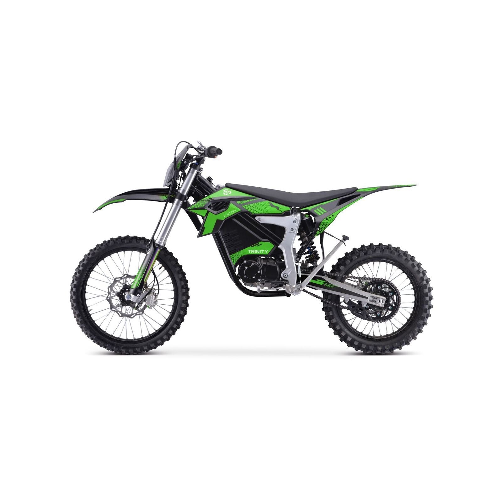 Das Trinity Panthera II Enduro Elektromotorrad von Trinity, in grün und schwarz, verfügt über Stollenreifen, Vorder-/Hinterradaufhängung, einen minimalistischen Rahmen, 1143 Nm Drehmoment und Schaltgetriebe; dargestellt im Seitenprofil auf weißem Hintergrund.