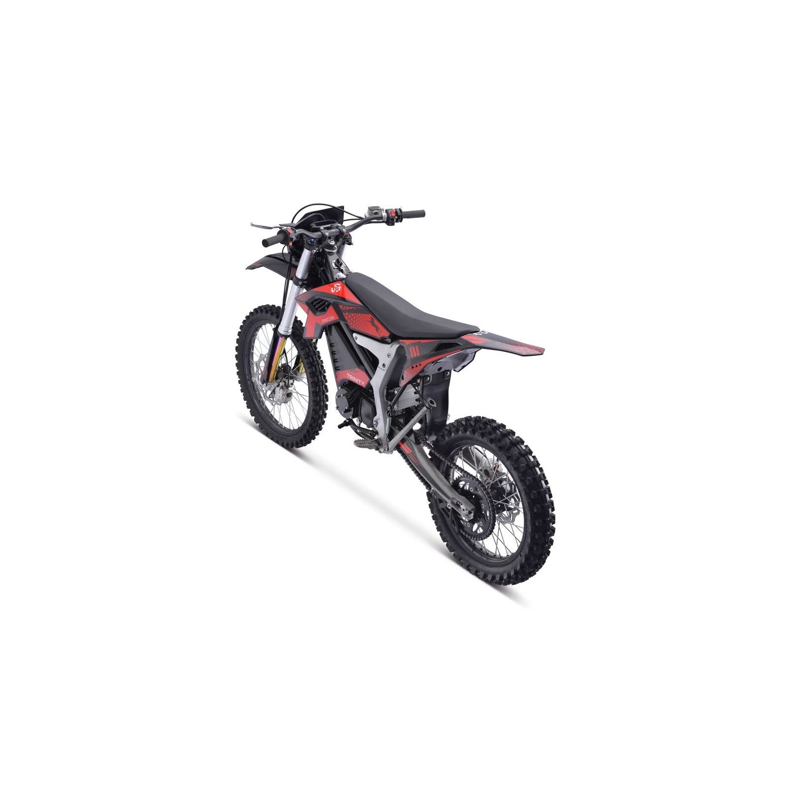 Das Trinity Panthera II - Enduro Elektromotorrad von Trinity, abgebildet in Rot und Schwarz auf weißem Grund, zeigt seine linke Seite und sein Heck mit Stollenreifen, sportlich-schlankem Design und robustem Styling - mit 1143 Nm Drehmoment und Schaltgetriebe.