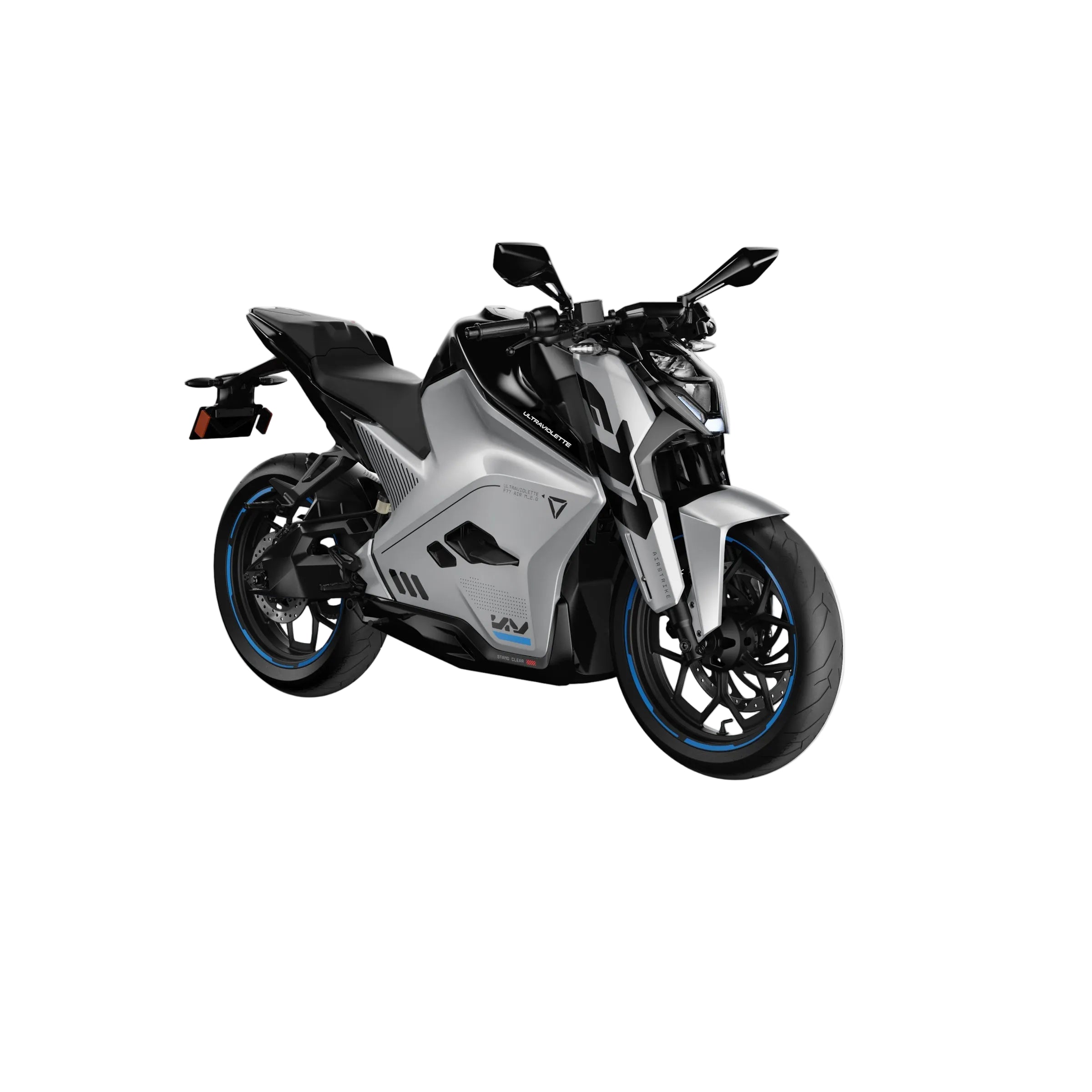 Die Ultraviolette F77 Mach 2 Recon - ein silbernes Hochleistungs-Elektromotorrad von Ultraviolette mit aggressivem Styling, blauen Felgenakzenten und einer kantigen Karosserie - wird auf einem schlichten weißen Hintergrund in einer Dreiviertelansicht der Front gezeigt.