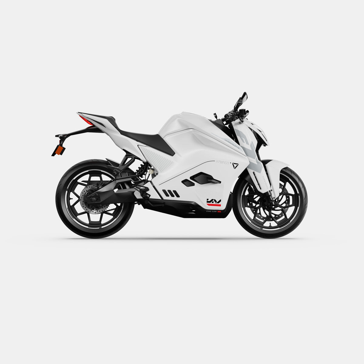 Die Ultraviolette F77 Mach 2 Recon - Performance Elektromotorrad ist im Profil auf einem schlichten weißen Hintergrund abgebildet und zeigt ihr schlankes, aerodynamisches Design mit scharfen Winkeln, schwarzen Rädern und minimalistischem Styling.