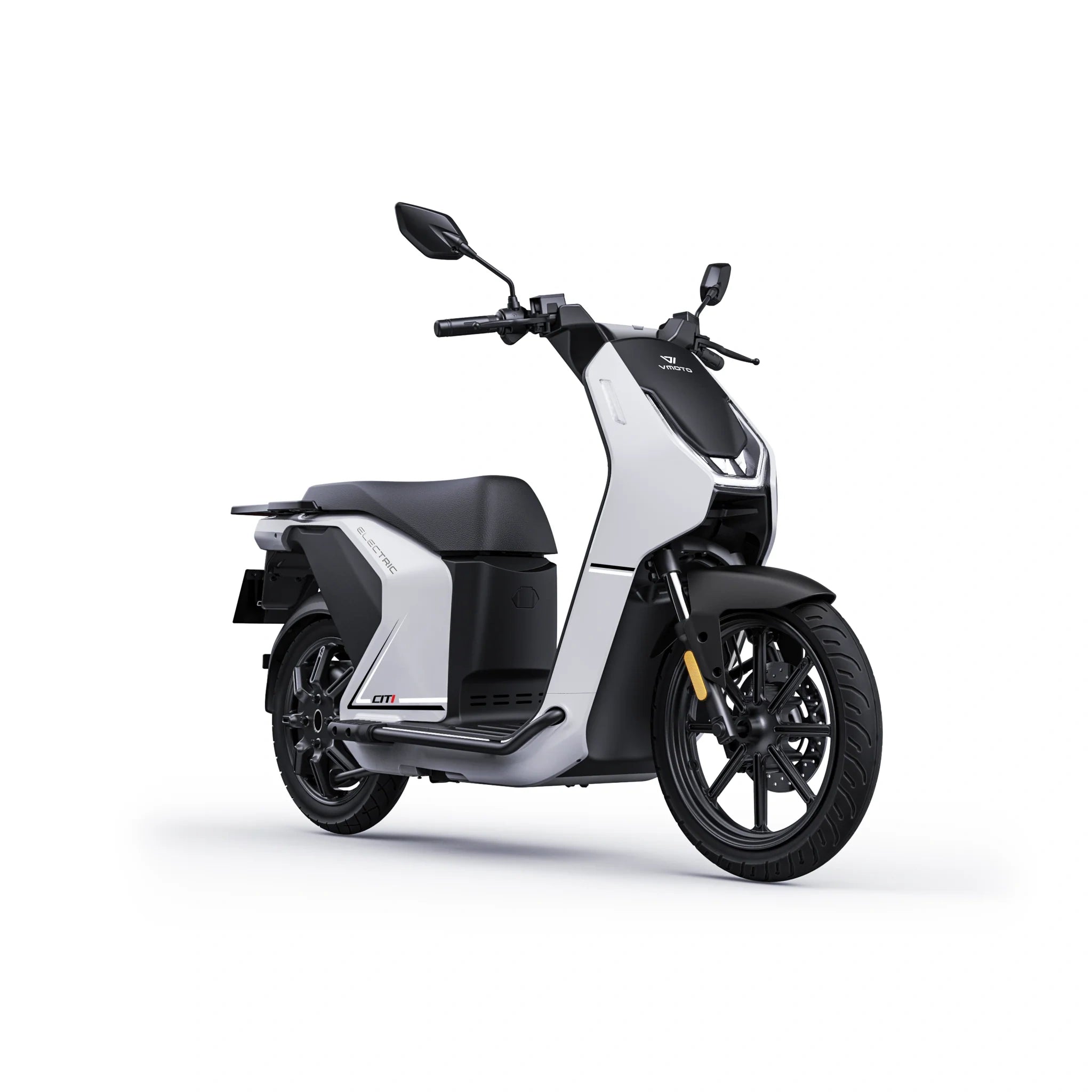 Weißer VMoto CITI Elektroroller, vordere Dreiviertelansicht von rechts – 74V/2×30Ah, 45 km/h (L1e). SONS OF ELECTRICITY, Dortmund, Deutschland.