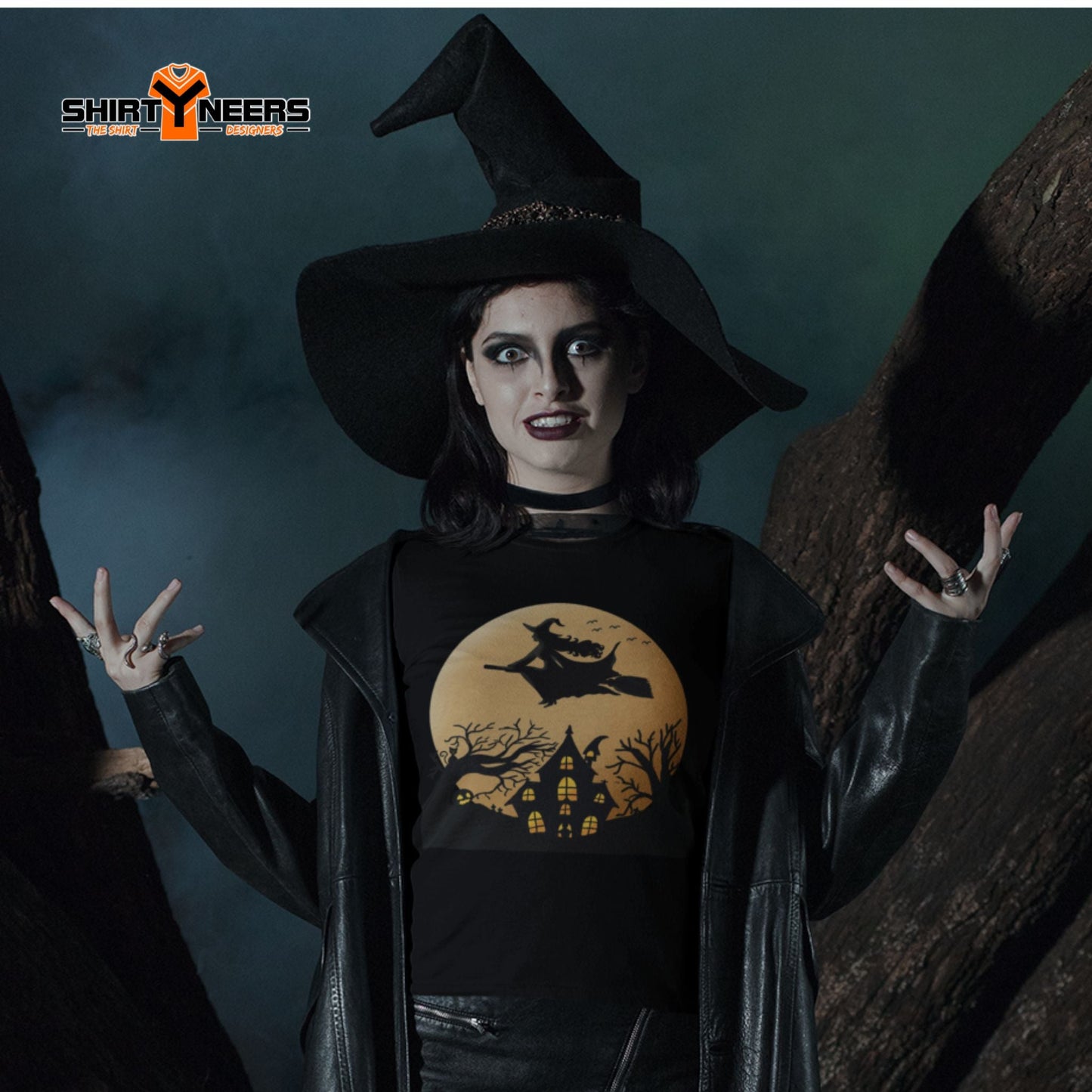 Creepy Ville - Fliegende Hexe + Mond – essentielles Premium