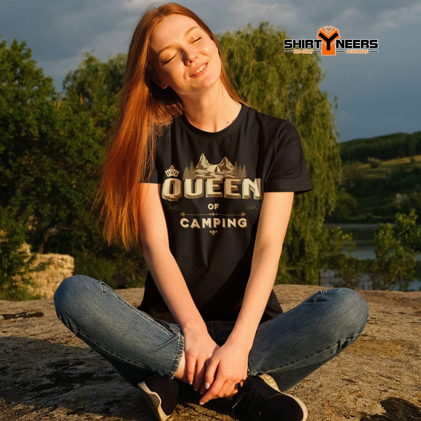 QUEEN OF CAMPING - Essentielles schwarzes Damen Kurzarm