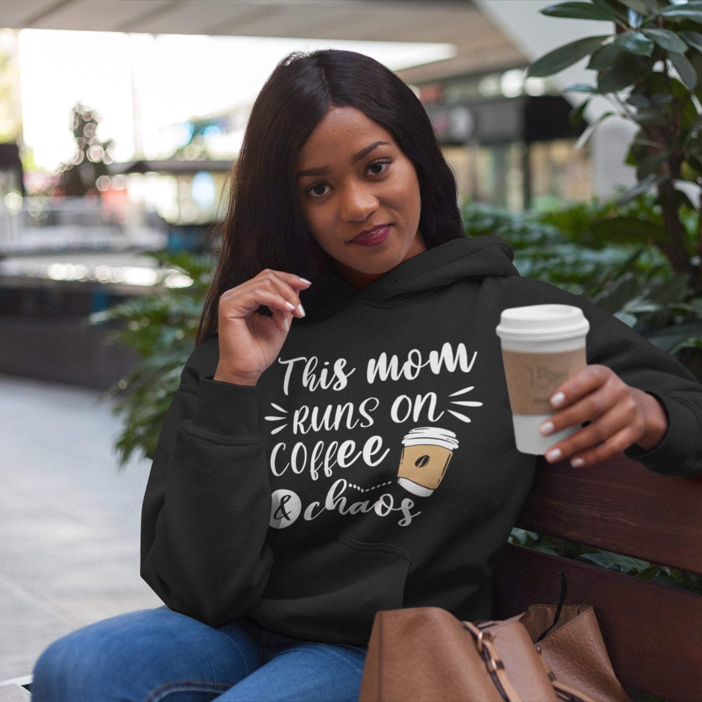 This mom runs on coffee & chaos - Damen Kapuzenpullover