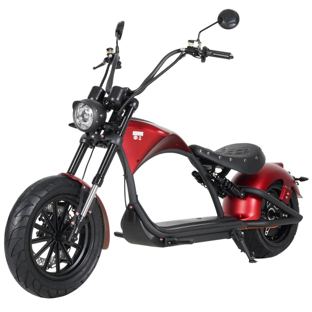 Der Mangosteen M1P Citycoco E-Chopper Modell 26 verfügt über einen rot-schwarzen Rahmen im Chopper-Stil, einen großen Scheinwerfer, breite Reifen, einen Einzelsitz und einen 30 Ah Lithium-Ionen-Akku für bis zu 45 km/h, abgebildet auf weißem Hintergrund.