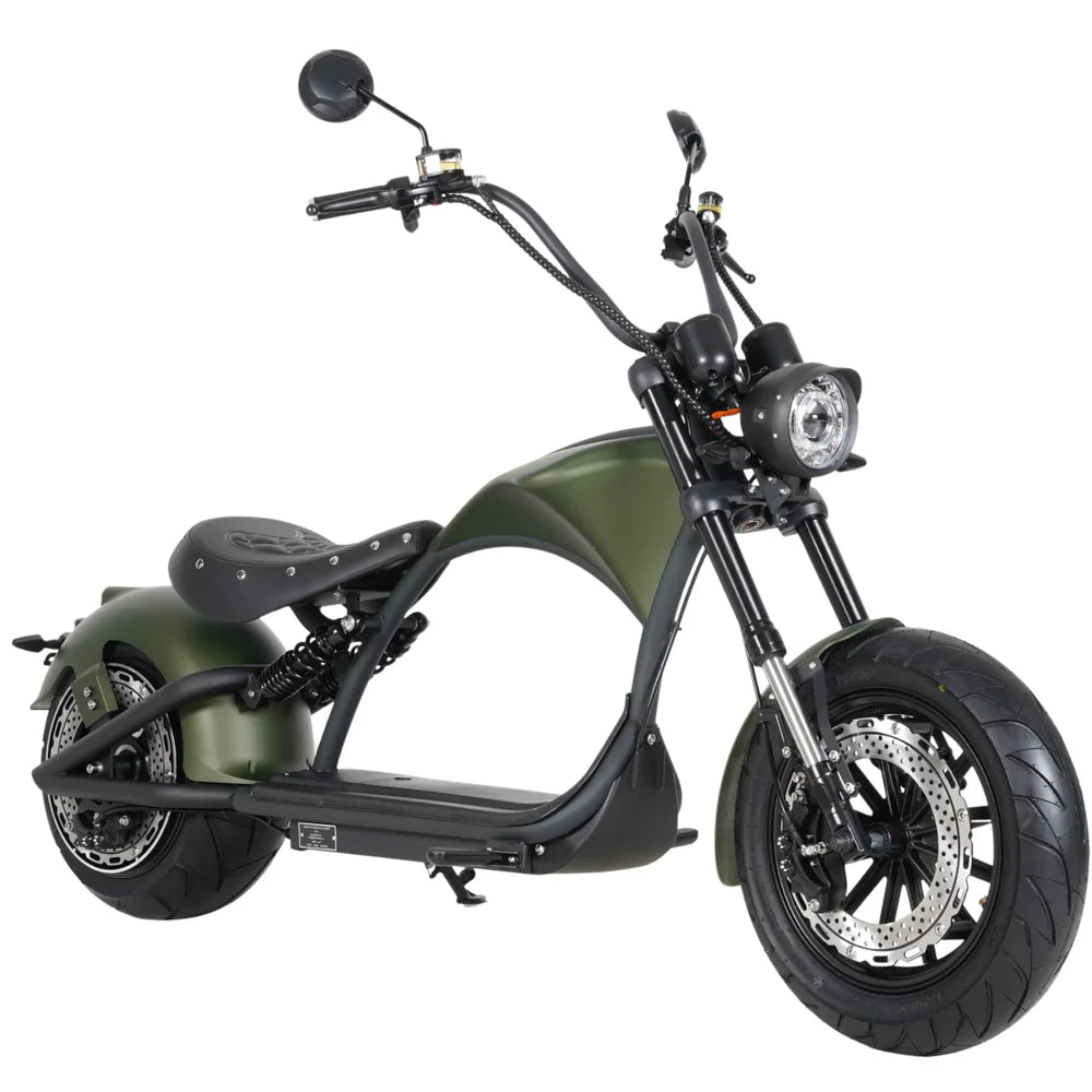 Der Mangosteen MANGOSTEEN M1P Citycoco E-Chopper Modell 26 ist ein mattgrüner Elektromotorroller mit breiten Reifen, ausgestelltem Rahmen, Einzelsitz, hohem Lenker, rundem Scheinwerfer und 30 Ah Akku (45 km/h), abgebildet vorne auf weiß.