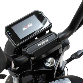 Nahaufnahme eines City Twister NEU - E-Choppers: CityTwister 6.0 MAX DUO Lenker mit Carplay Display, Bedientasten, Handgriff und seinem leistungsstarken 4000W Motor. Höchstgeschwindigkeit: 80 km/h. Modell 2026 - Das Original!.