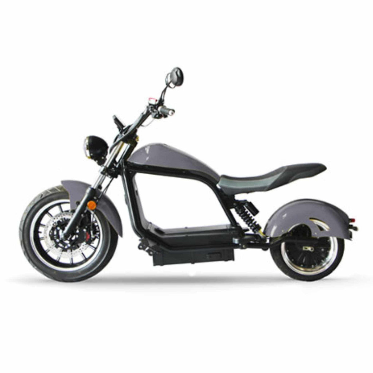 Ein grauer City Twister NEU - E-Chopper: CityTwister 6.0 MAX DUO 80 km/h (Modell 2026) mit Carplay Display, 4000W Motor, niedrigem Sitz, breitem Lenker und minimalistischem Rahmen wird von der Seite auf einem schlichten weißen Hintergrund betrachtet.