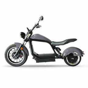 Ein grauer City Twister NEU - E-Chopper: CityTwister 6.0 MAX DUO 80 km/h (Modell 2026) mit Carplay Display, 4000W Motor, niedrigem Sitz, breitem Lenker und minimalistischem Rahmen wird von der Seite auf einem schlichten weißen Hintergrund betrachtet.