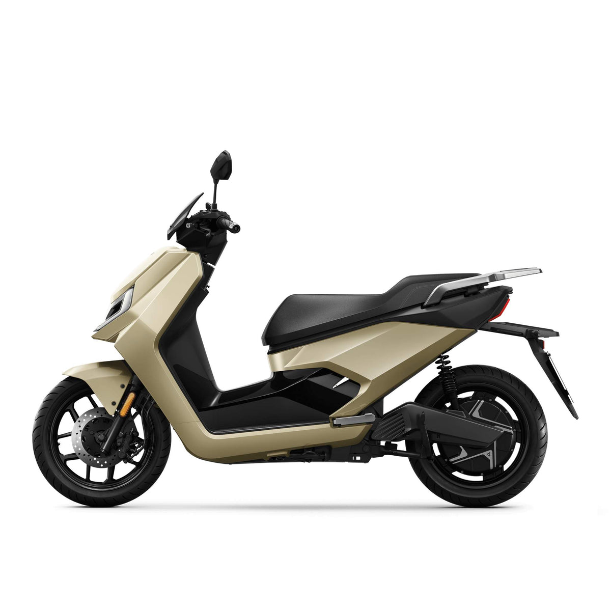 Seitenansicht des NIU Elektroroller E-Scooter Motorroller FQI 500 (2025) in Beige mit schwarzen Akzenten, stilvollen geometrischen Linien und einem schwarzen Sitz vor weißem Hintergrund – ideal für innovative elektrische Mobilität.