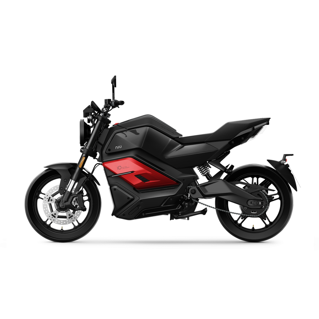 Ein schnittiges schwarz-rotes NIU Elektromotorrad RQI Sport 110 km/h wird im Seitenprofil vor weißem Hintergrund gezeigt. Es zeichnet sich durch ein modernes, kantiges Design, Scheibenbremsen und einen kompakten Rahmen aus.