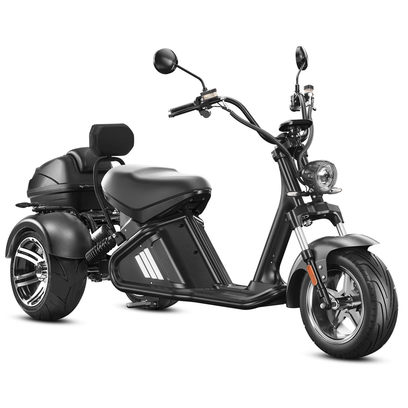 Ein stilvolles, schwarzes „Mangosteen M2-3 Wheel Trike E-Chopper-Trike“ von Mangosteen mit einem 40-Ah-Akku, großen Reifen, einem bequemen Sitz und einem Staufach am Heck, das Geschwindigkeiten von bis zu 45 km/h erreicht, ist von vorne vor einem schlichten weißen Hintergrund abgebildet.