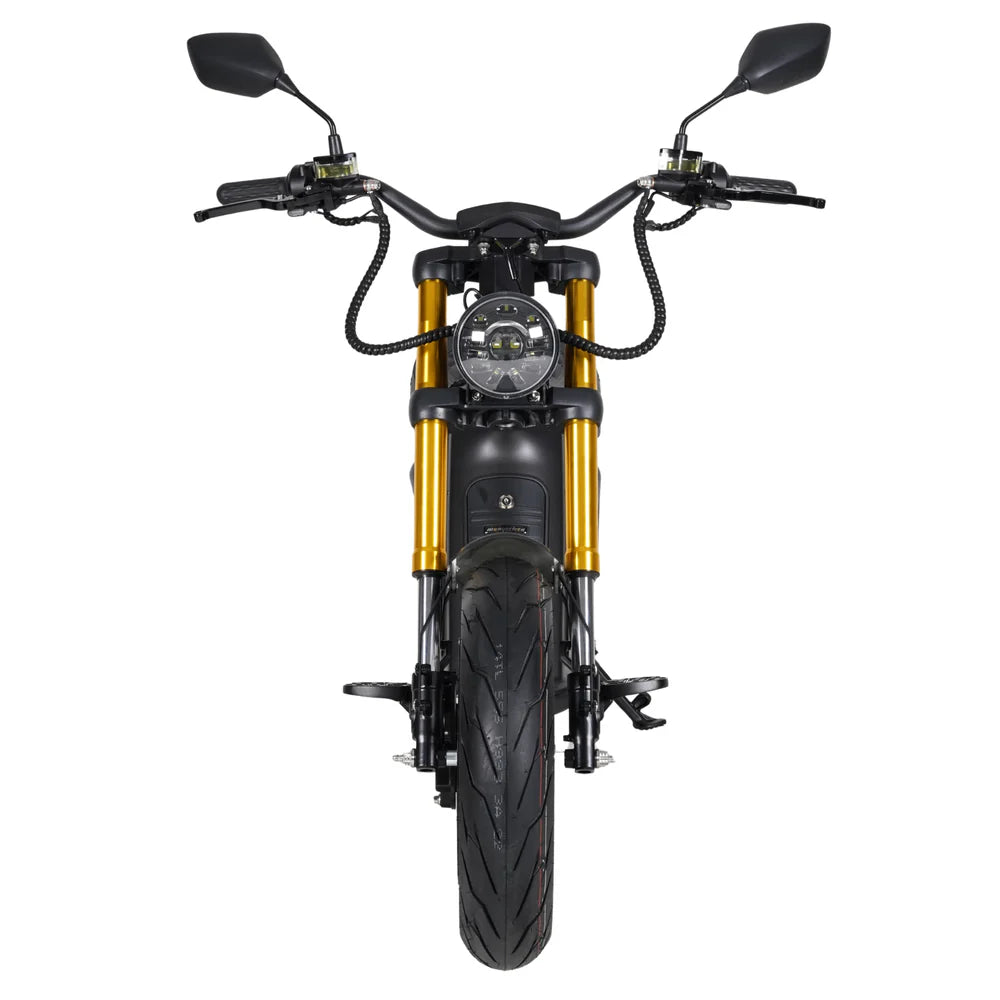 Vorderansicht eines schwarz-goldenen „Mangosteen M8S Citycoco E-Chopper“-Rollers von Mangosteen mit zwei Seitenspiegeln, einem runden Scheinwerfer und einem breiten Vorderreifen, fotografiert vor weißem Hintergrund.