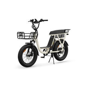 Das NIU BQi Utility 200 E-Lastenrad von NIU verfügt über einen Tiefrahmen, Gepäckträger vorne und hinten, breite Reifen, eine Tretunterstützung, einen herausnehmbaren Akku mit einer Reichweite von bis zu 95 km sowie einen Ständer. Es ist auf weißem Hintergrund abgebildet.