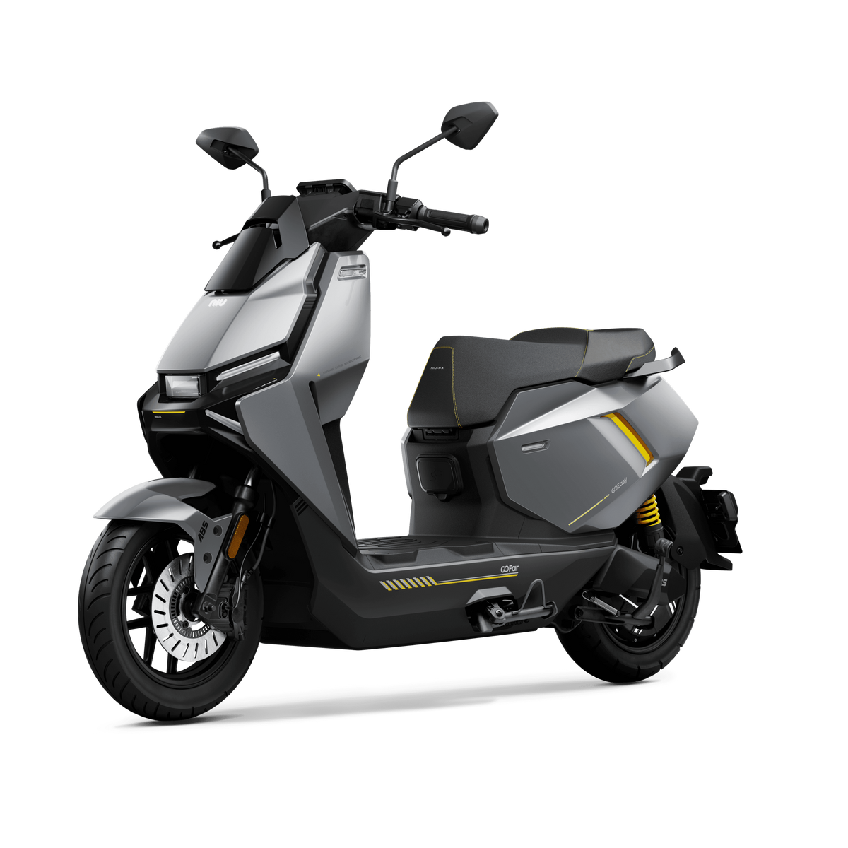 Der NIU FQiX 300 Elektroroller in Silber/Schwarz mit gelben Akzenten, ABS, Doppelakku für eine Reichweite von bis zu 100 km, Navigation und Heckradar zeichnet sich durch ein kantiges Design und Spiegel aus; abgebildet auf einem schlichten weißen Hintergrund.