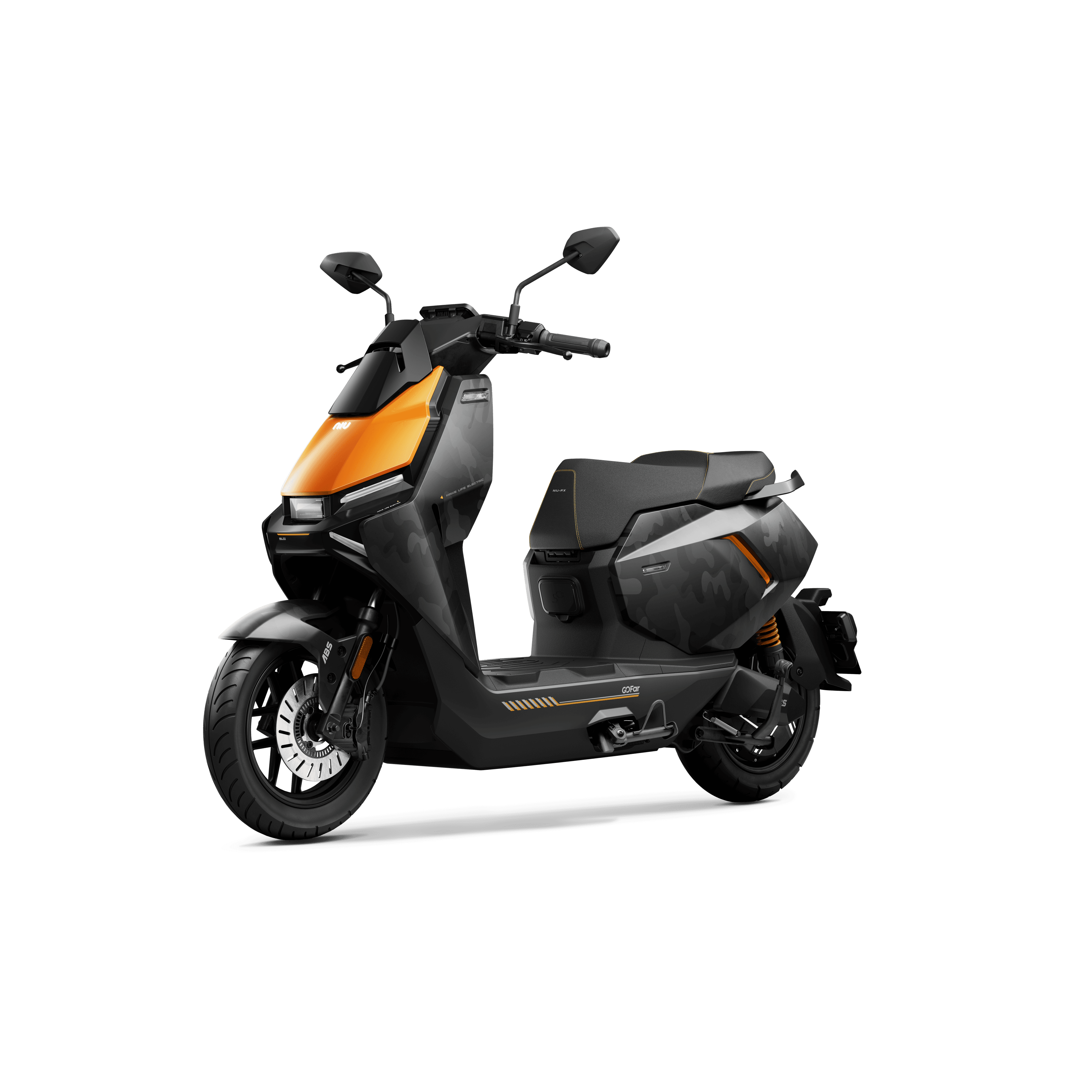 Der NIU FQiX 300 Elektroroller in schlichtem Schwarz-Orange mit kantigen Linien und Spiegeln verfügt über einen bequemen Sitz, einen 3600-W-Motor, einen Doppelakku und erreicht 80 km/h - und hebt sich dabei von einem schlichten weißen Hintergrund ab.