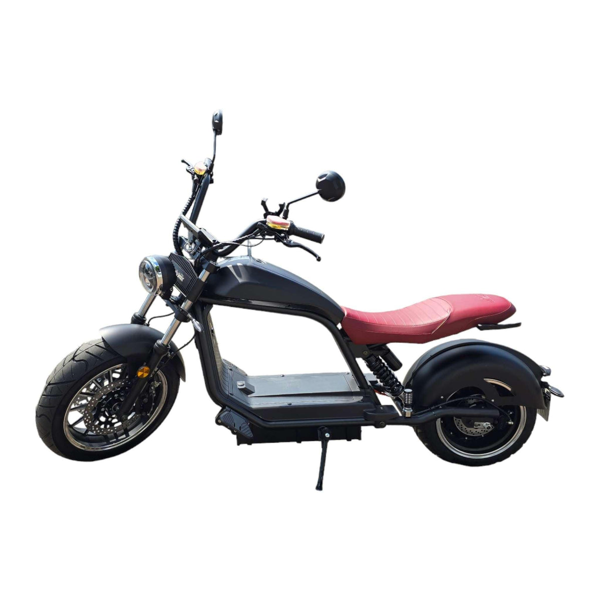 Ein City Twister E-Chopper: CityTwister 6.0 PREMIUM DUO (45 km/h, 56 AH Akku) mit Carplay Display und rotem Sitz ist im Profil auf weißem Hintergrund abgebildet.