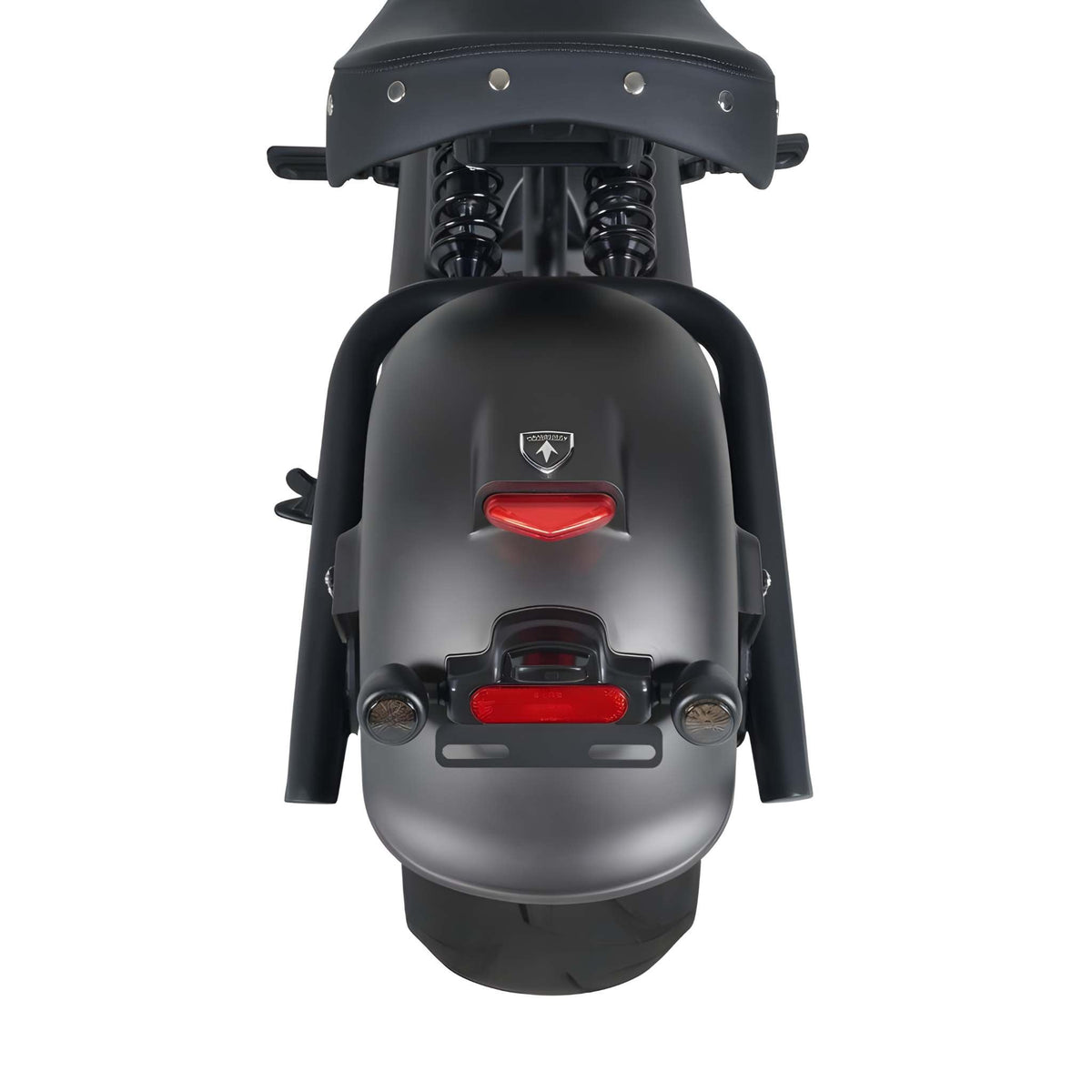 Rückansicht eines Mangosteen E-Chopper Elektromotorrads M1PS mit mattschwarzem Kotflügel, rotem Rücklicht, Blinkern, schwarzem Sitz, sichtbarem Hinterreifen und Federbeinen.