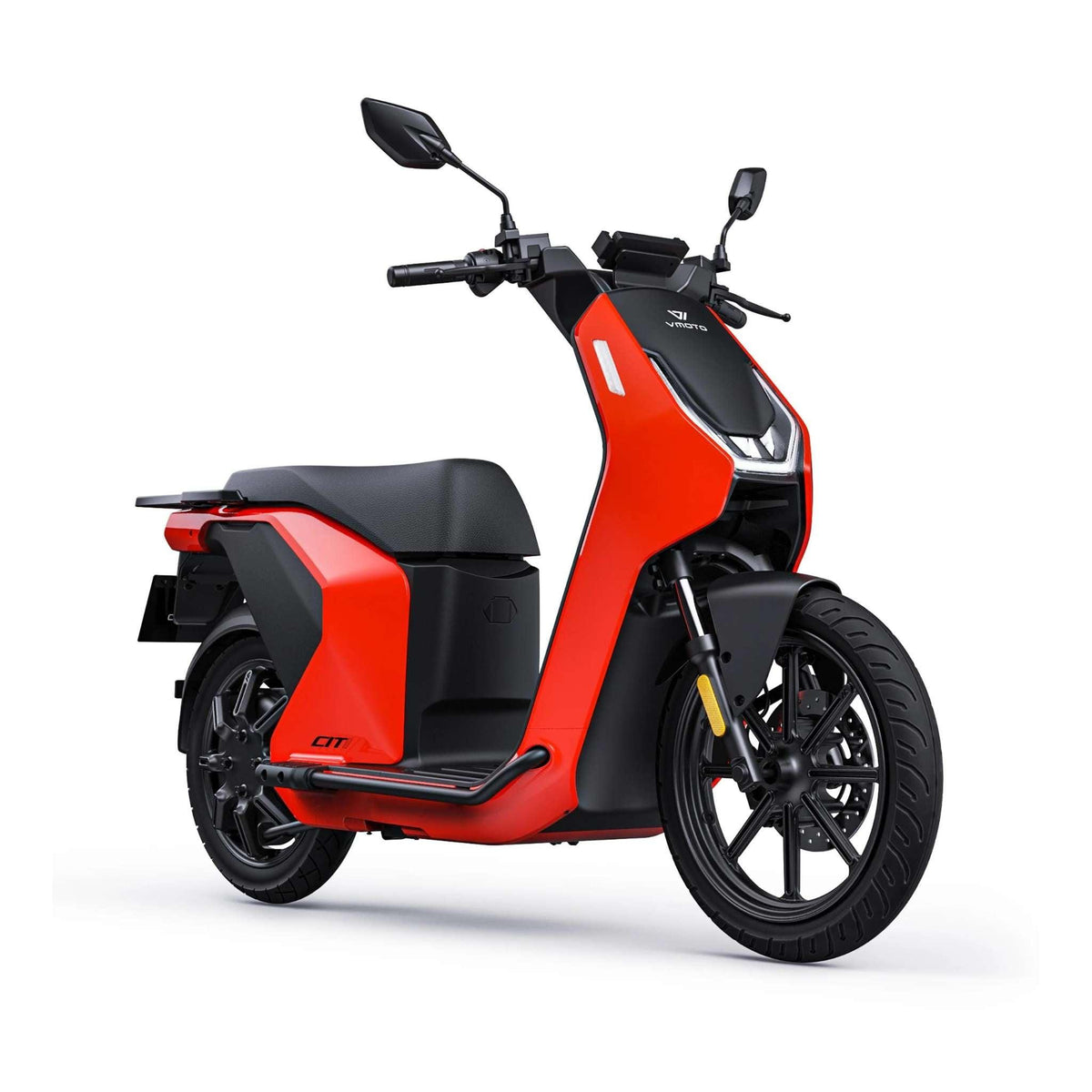 Der E-Roller VMOTO CITI 80 km/h von VMOTO besticht durch ein modernes Design in Rot und Schwarz mit schwarzem Sitz, Heckgepäckträger, Seitenspiegeln und Leichtmetallfelgen, abgebildet vor weißem Hintergrund.