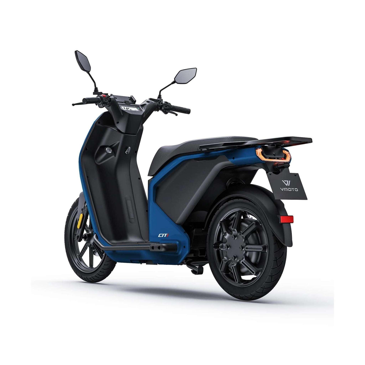 Der E-Roller VMOTO CITI 80 km/h von VMOTO besticht durch ein elegantes Design in Blau und Schwarz, einen breiten Sitz, Rückspiegel und ein digitales Display; hier ist er von hinten auf weißem Hintergrund zu sehen.