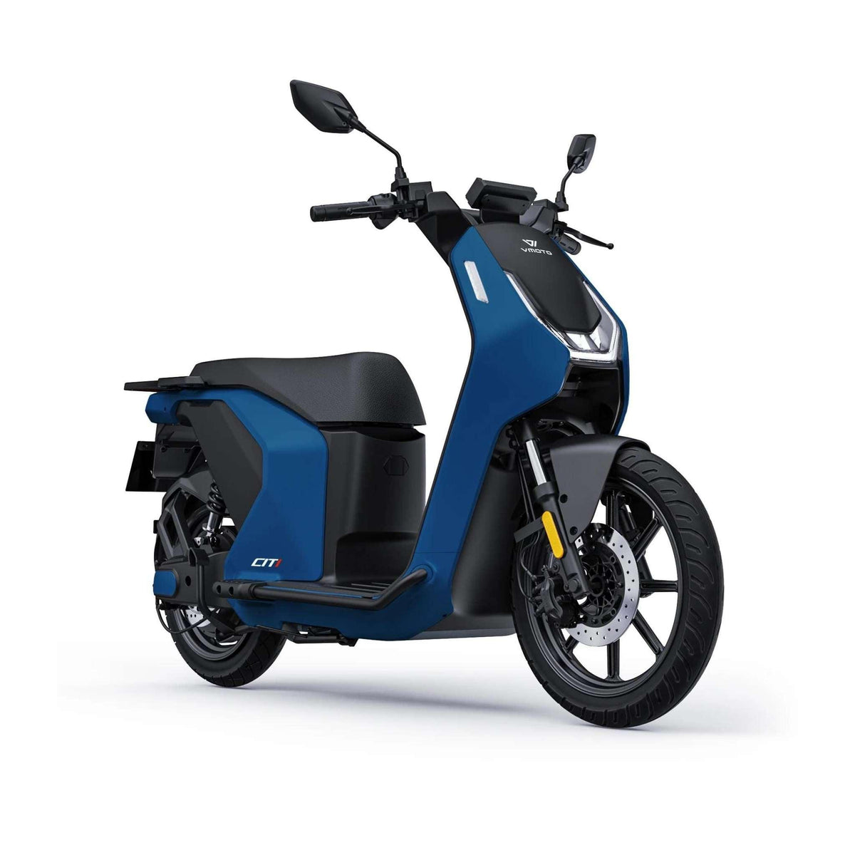 Der VMOTO CITI 80 km/h E-Roller von VMOTO in modernem Blau mit schwarzen Akzenten besticht durch sein elegantes Design, ein digitales Display, Seitenspiegel und Scheibenbremsen – abgebildet auf weißem Hintergrund.