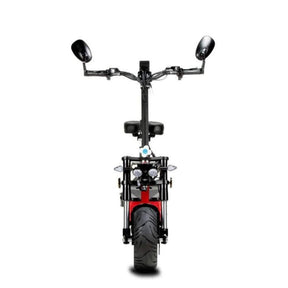 Vorderansicht des „Wandler K/E 45 km/h mit Sitz und Straßenzulassung“ E-Rollers / E-Scooters von Wandler, eines modernen Elektrorollers mit breiten Reifen, zwei Scheinwerfern, verspiegeltem Lenker und einem roten Akzent an der Karosserie, abgebildet vor einem schlichten weißen Hintergrund.