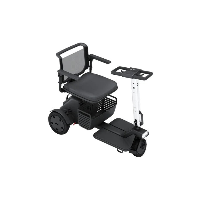 Das WHILL Model R 3-Rad von Whill ist ein wendiger, schnell zerlegbarer Mobilitätsroller für Senioren mit gepolstertem Sitz, Armlehnen, Rückenlehne, Fußstütze und hohem Lenker - modern designt für drinnen und draußen (6 km/h).